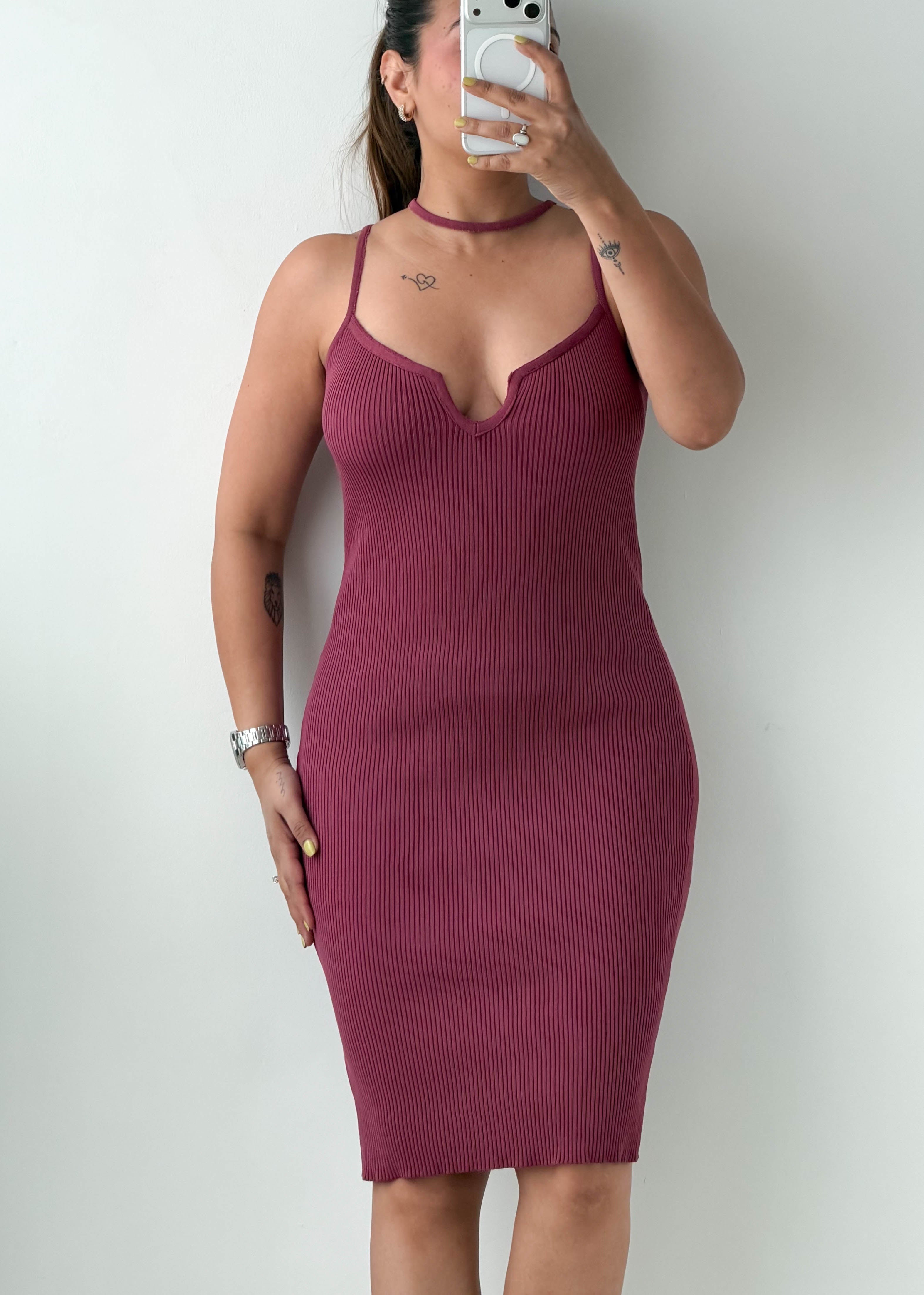 Size M-L Burgundy Ribbed Choker Bodycon Midi Dress