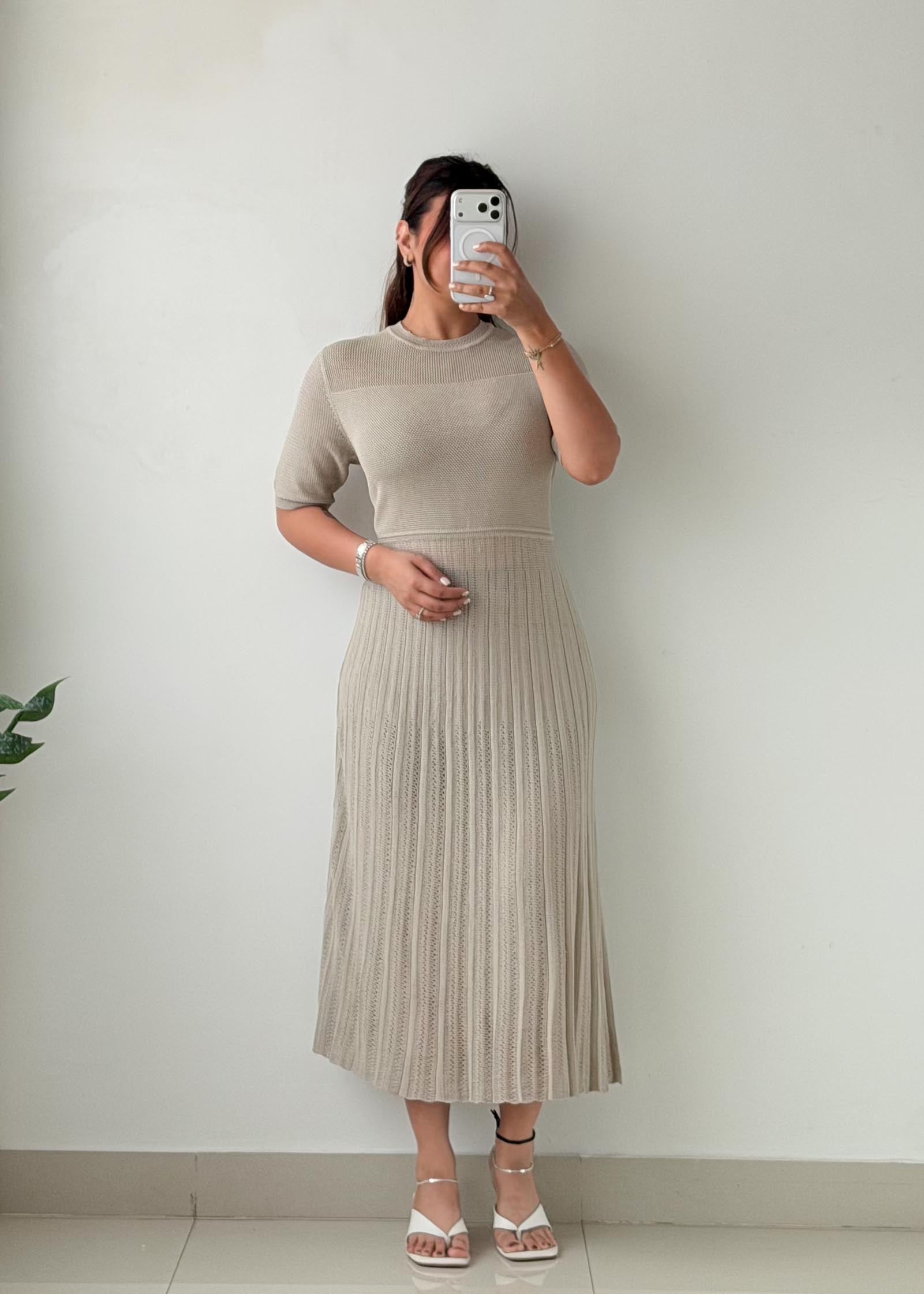 Size L-XL Ivory Ribbed Pleated Midi Dress