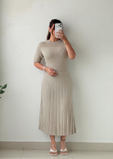 Size L-XL Ivory Ribbed Pleated Midi Dress