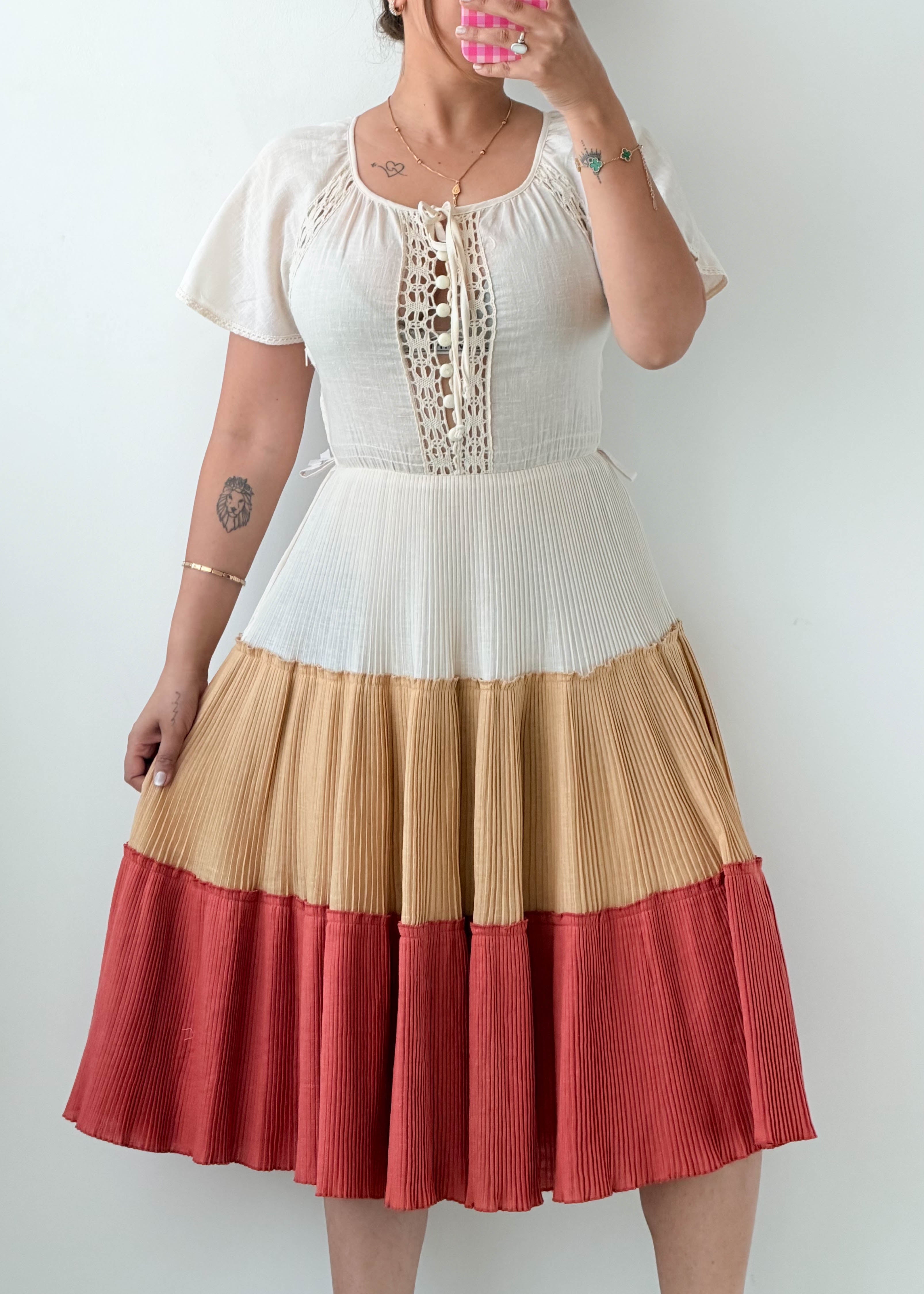 Size XS-S Colorblock Tiered Midi Dress