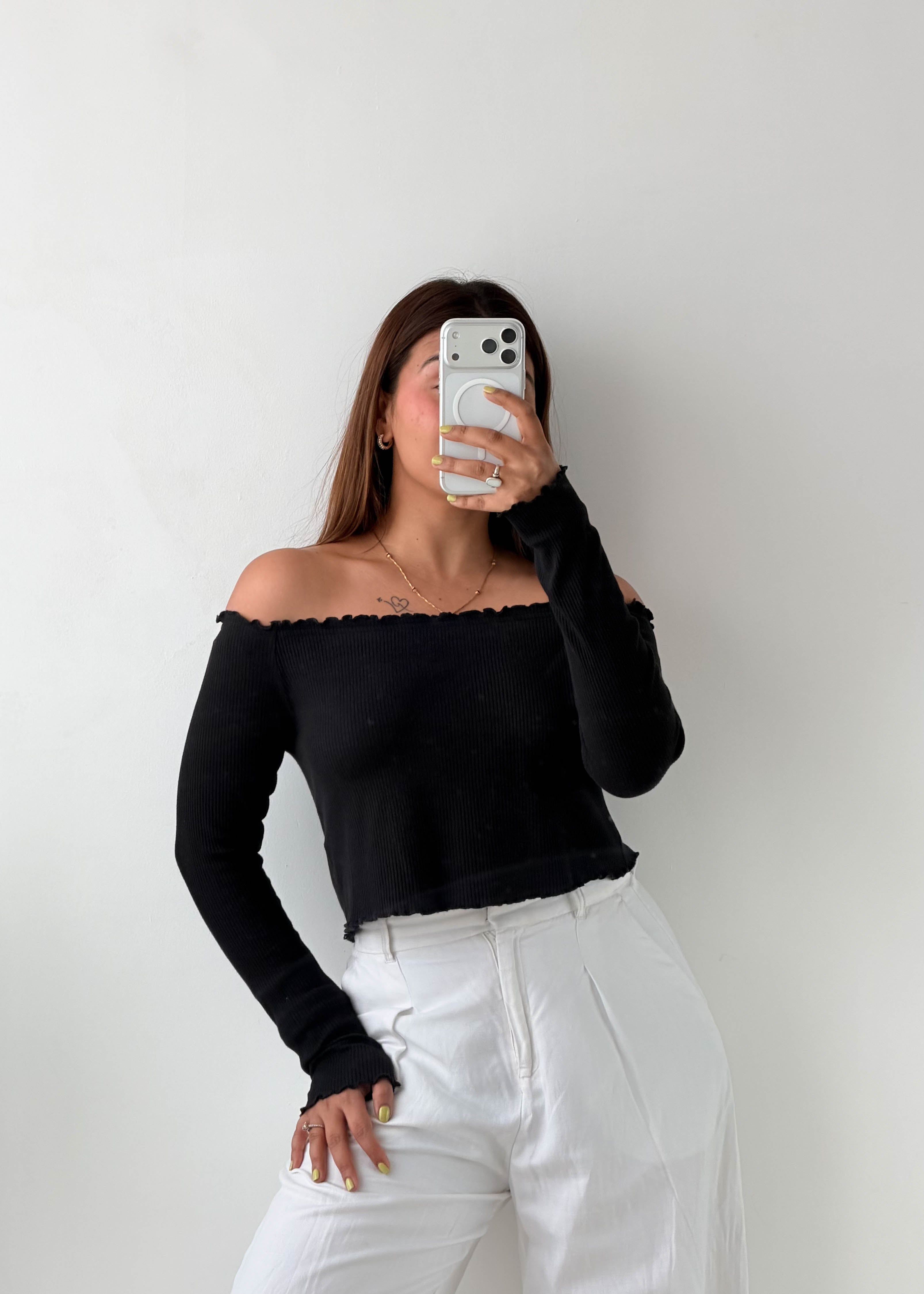 Size M-L Black Off-Shoulder Ribbed Top