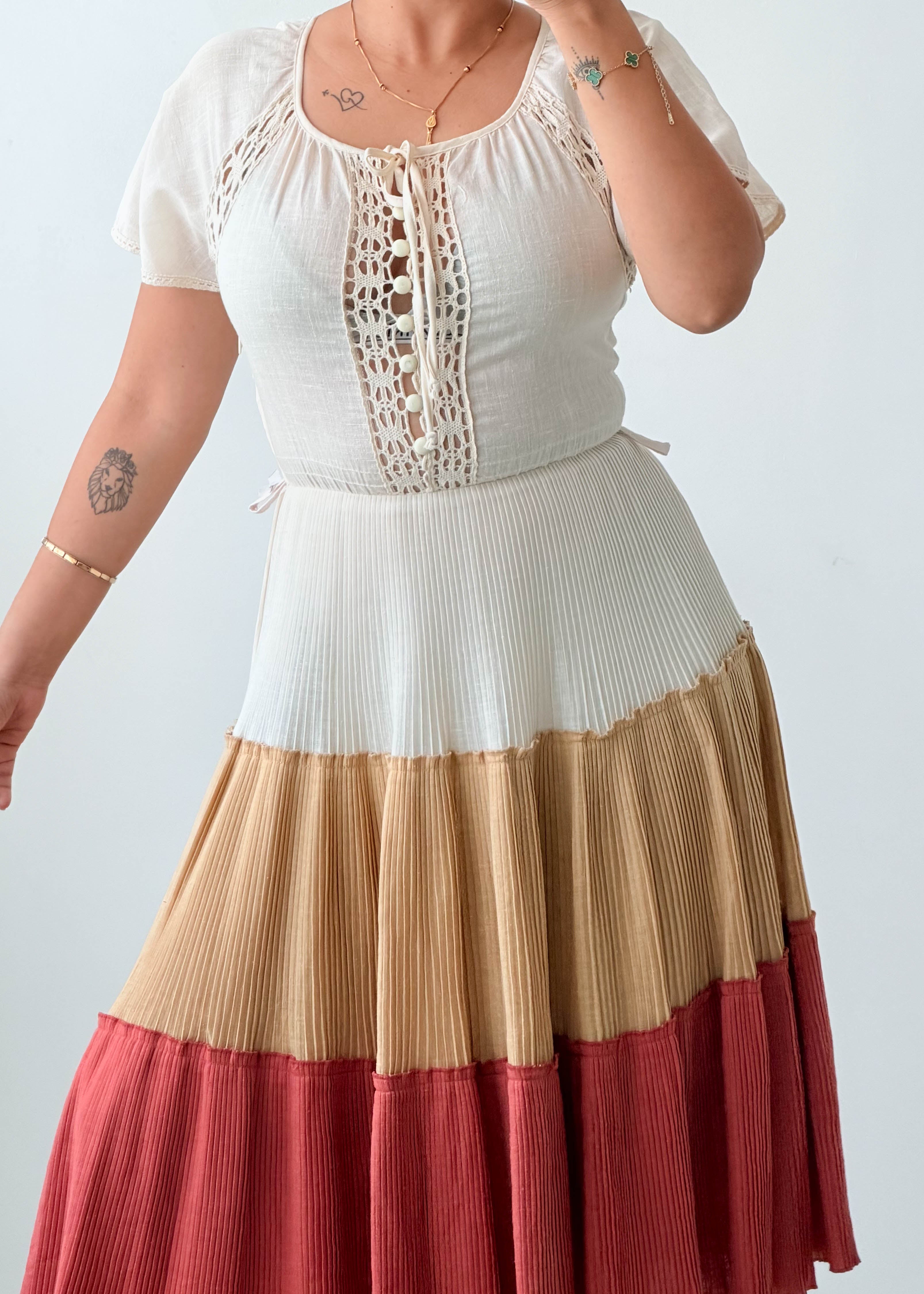 Size XS-S Colorblock Tiered Midi Dress