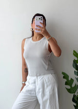 Size M-L, White Sleeveless Tank Top