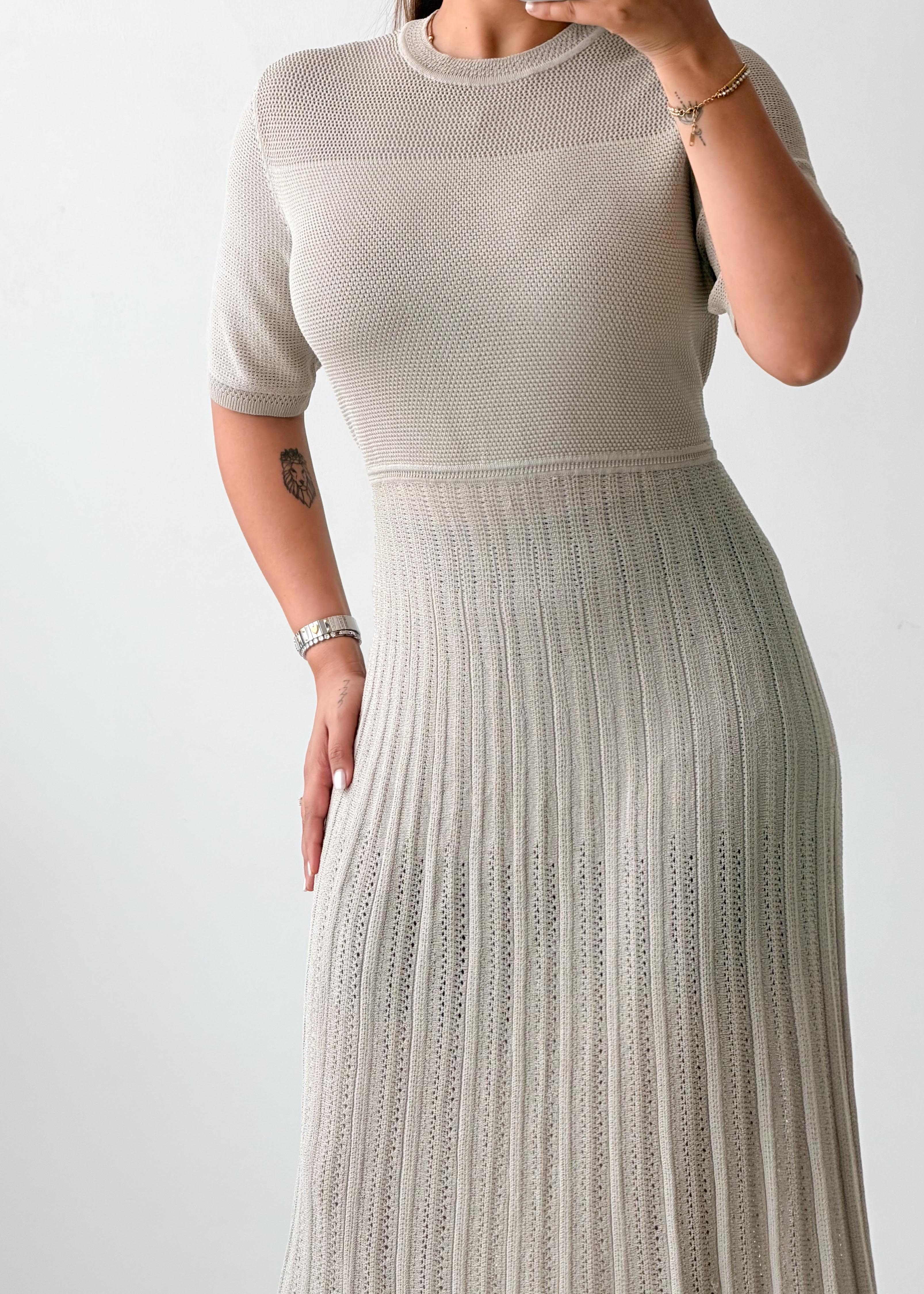 Size L-XL Ivory Ribbed Pleated Midi Dress