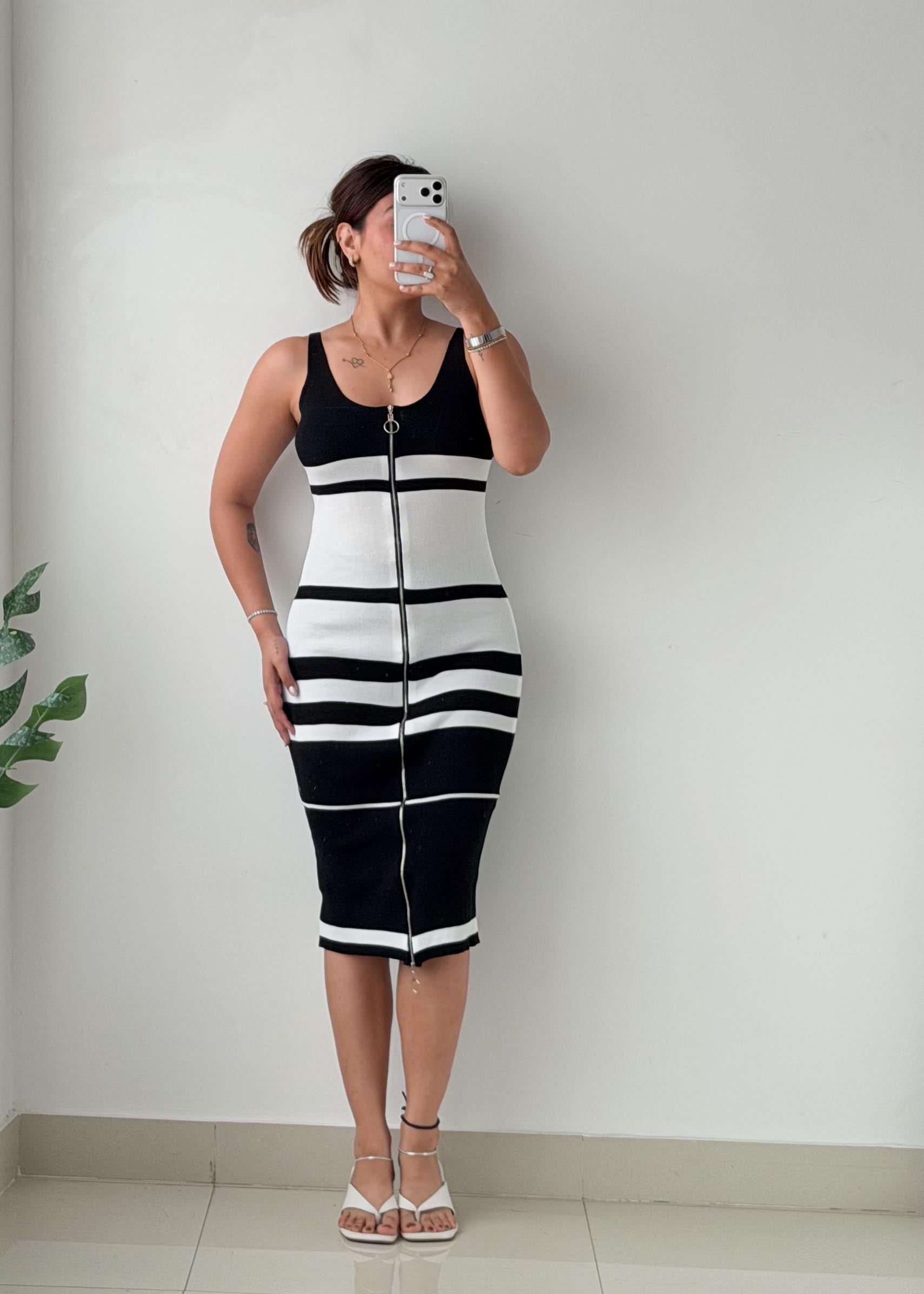 Size M-L Black & White Striped Ribbed Midi Dress