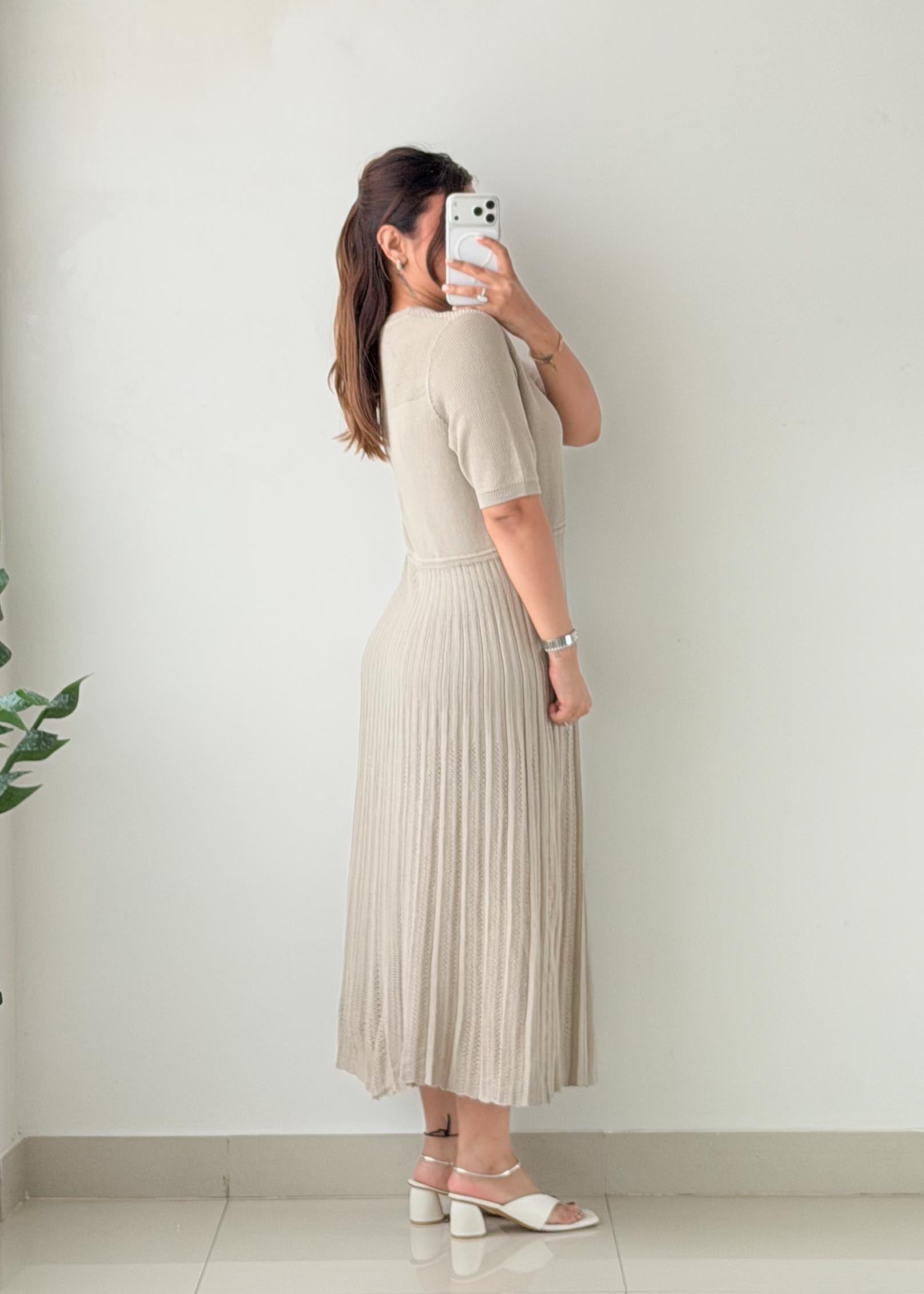 Size L-XL Ivory Ribbed Pleated Midi Dress
