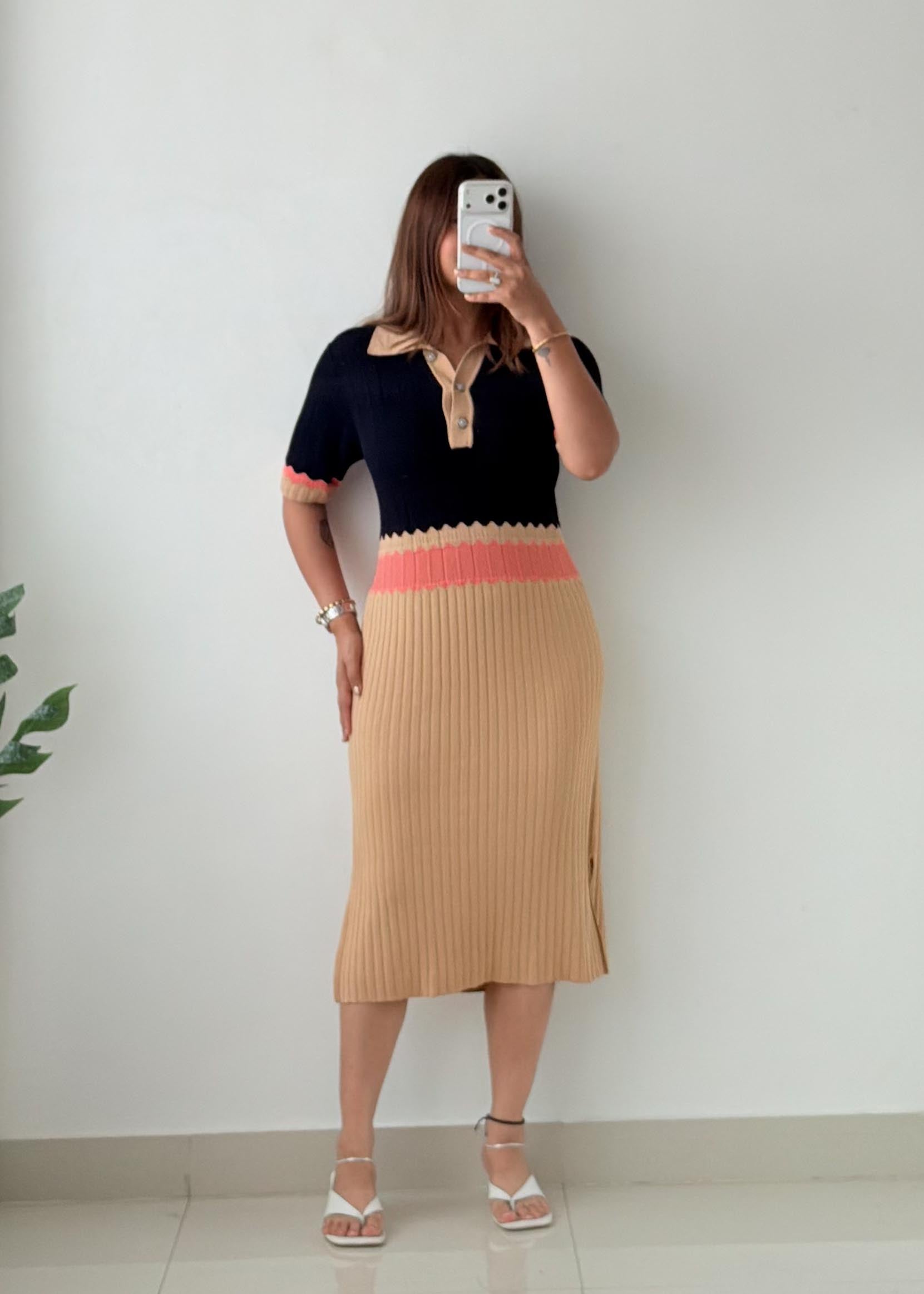 Size M-L Black Colorblock Ribbed Knit Midi Dress