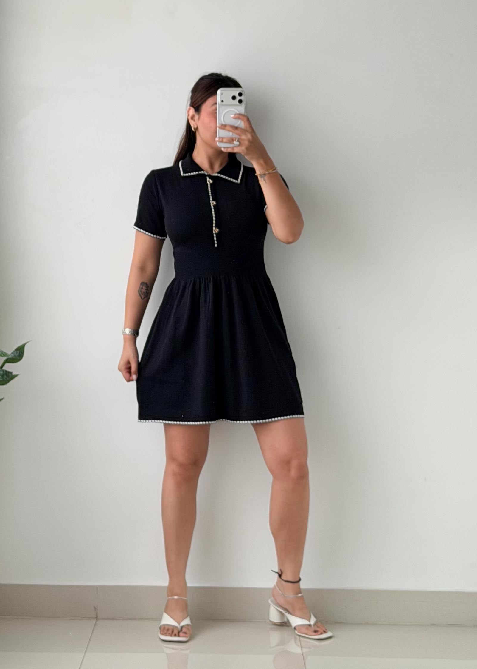 Size S-M Black Contrast Collar Mini Dress