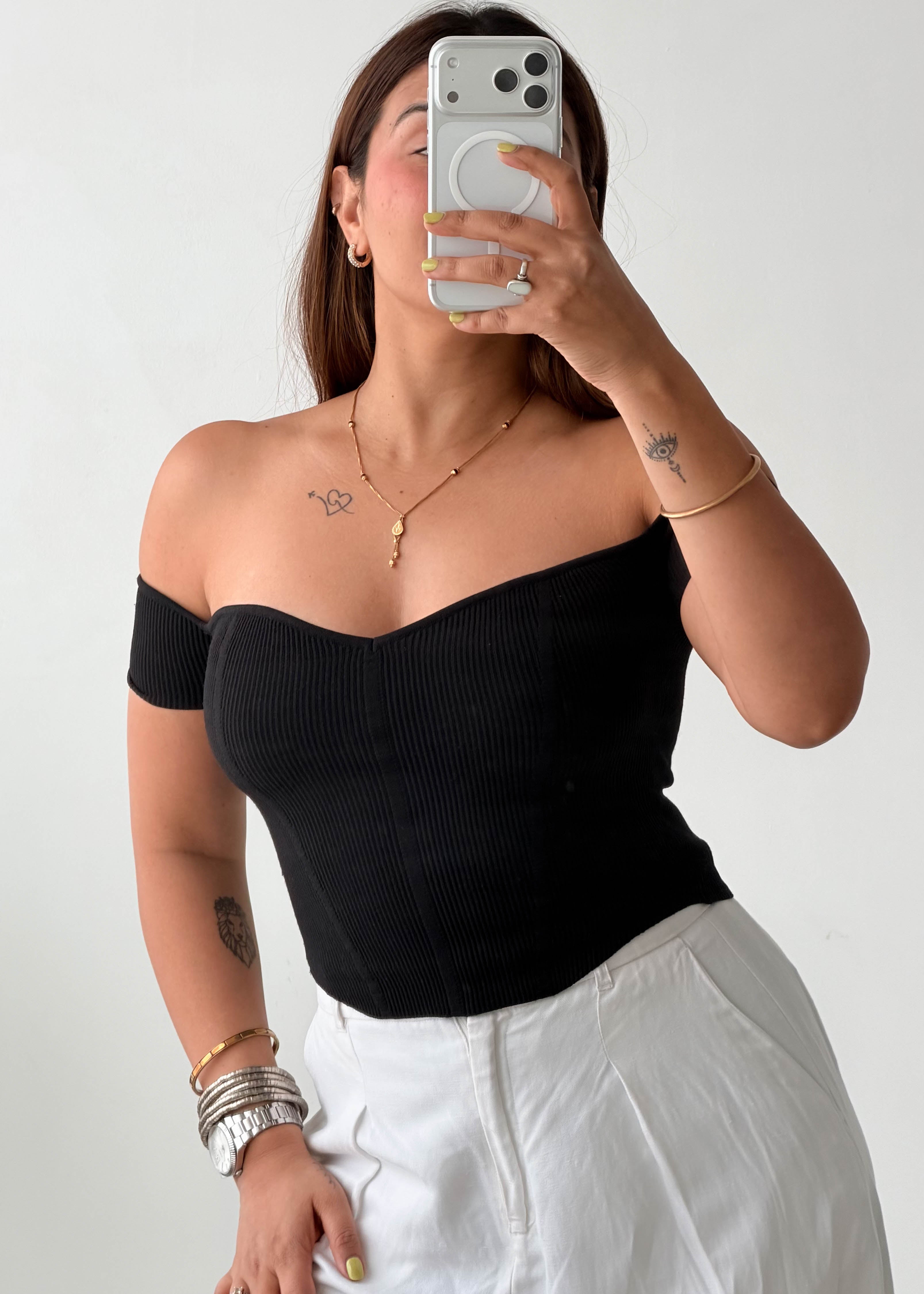 Size XS-S Black Off-Shoulder Knit Top