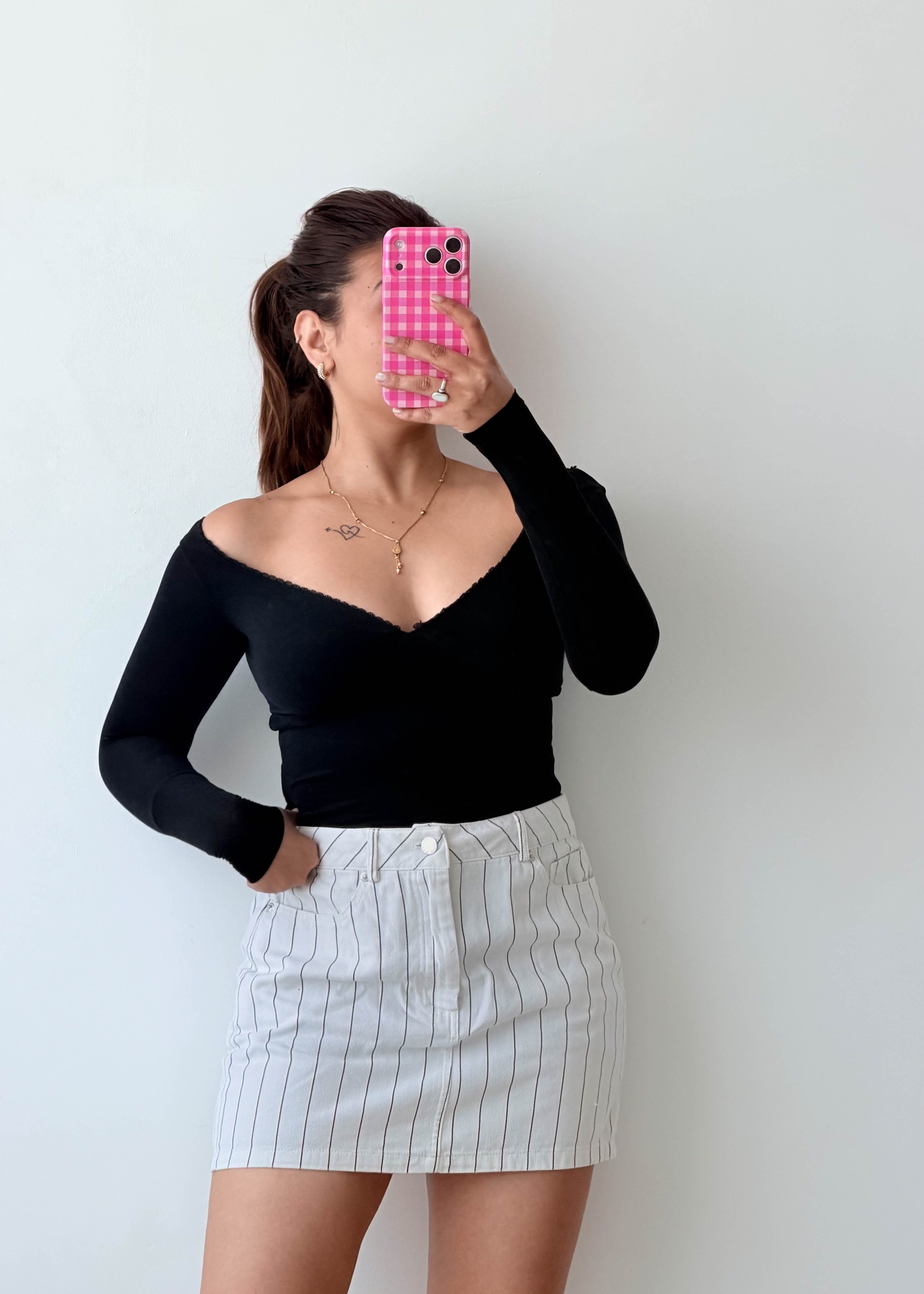 Size XS-S Black Off-Shoulder Fitted Bodysuit