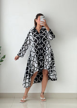 Size S-M Black & White Abstract High-Low Shirt Dress