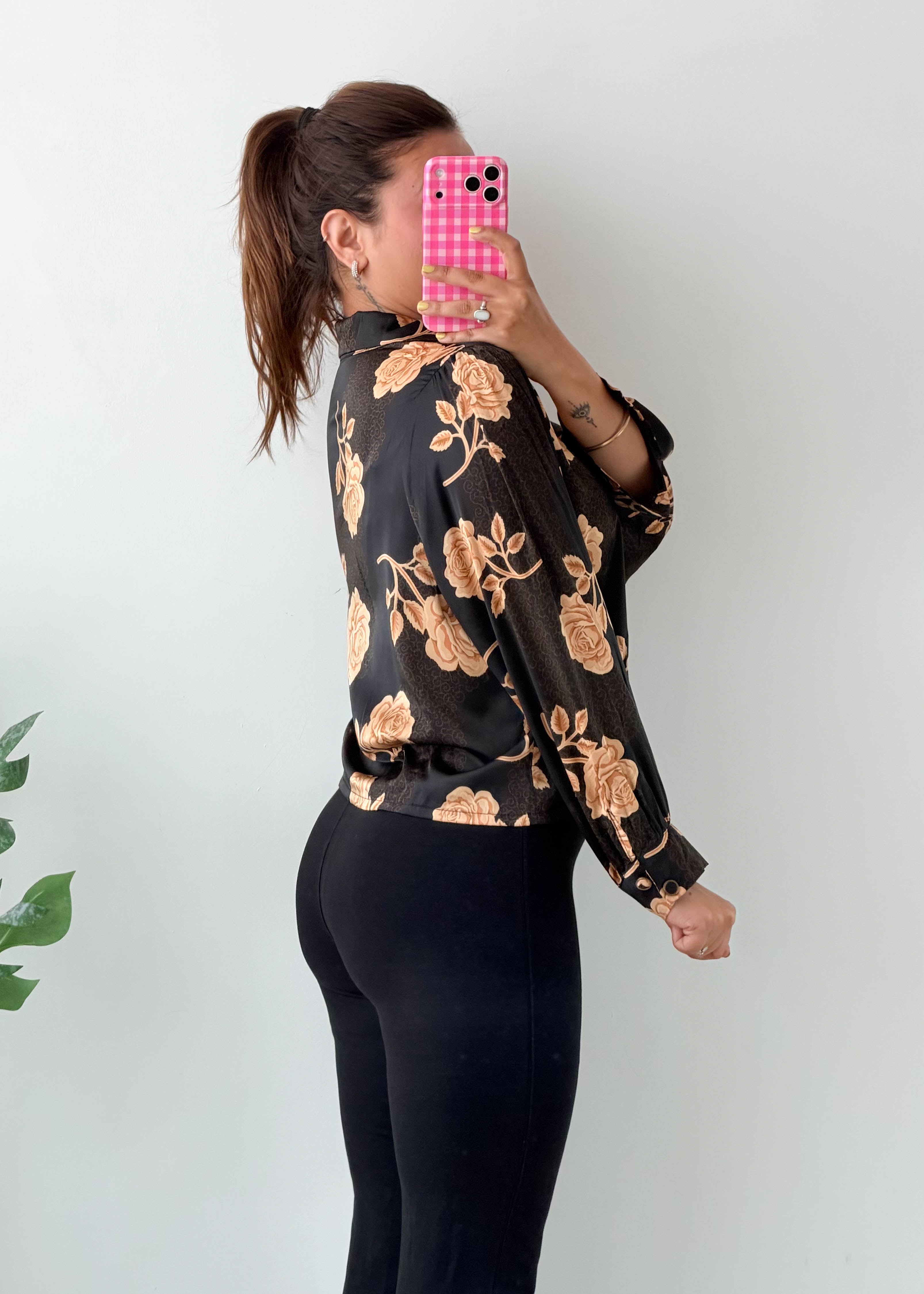 Size M-L Black Rose Print Shirt