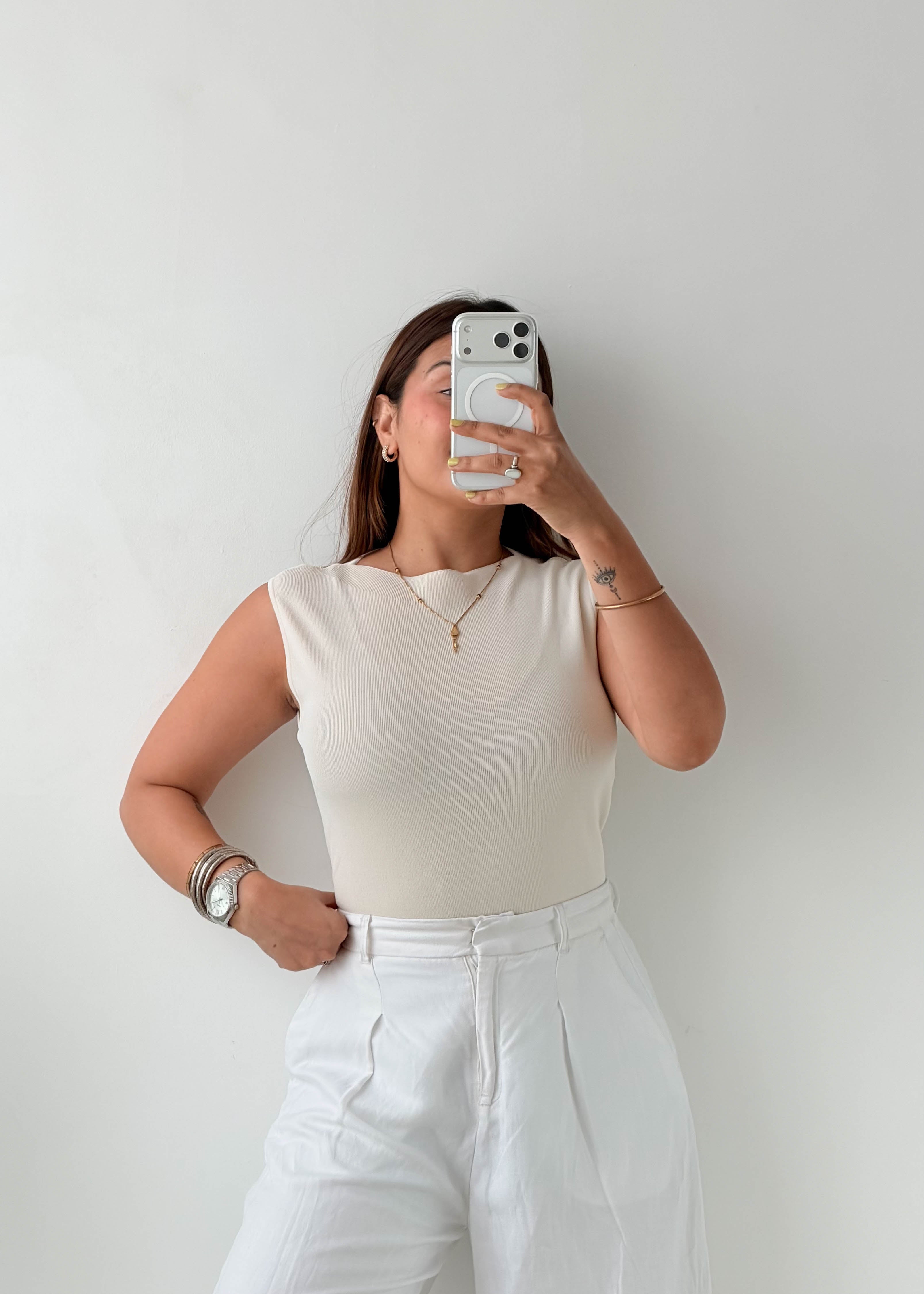 Size M-L White Sleeveless Top