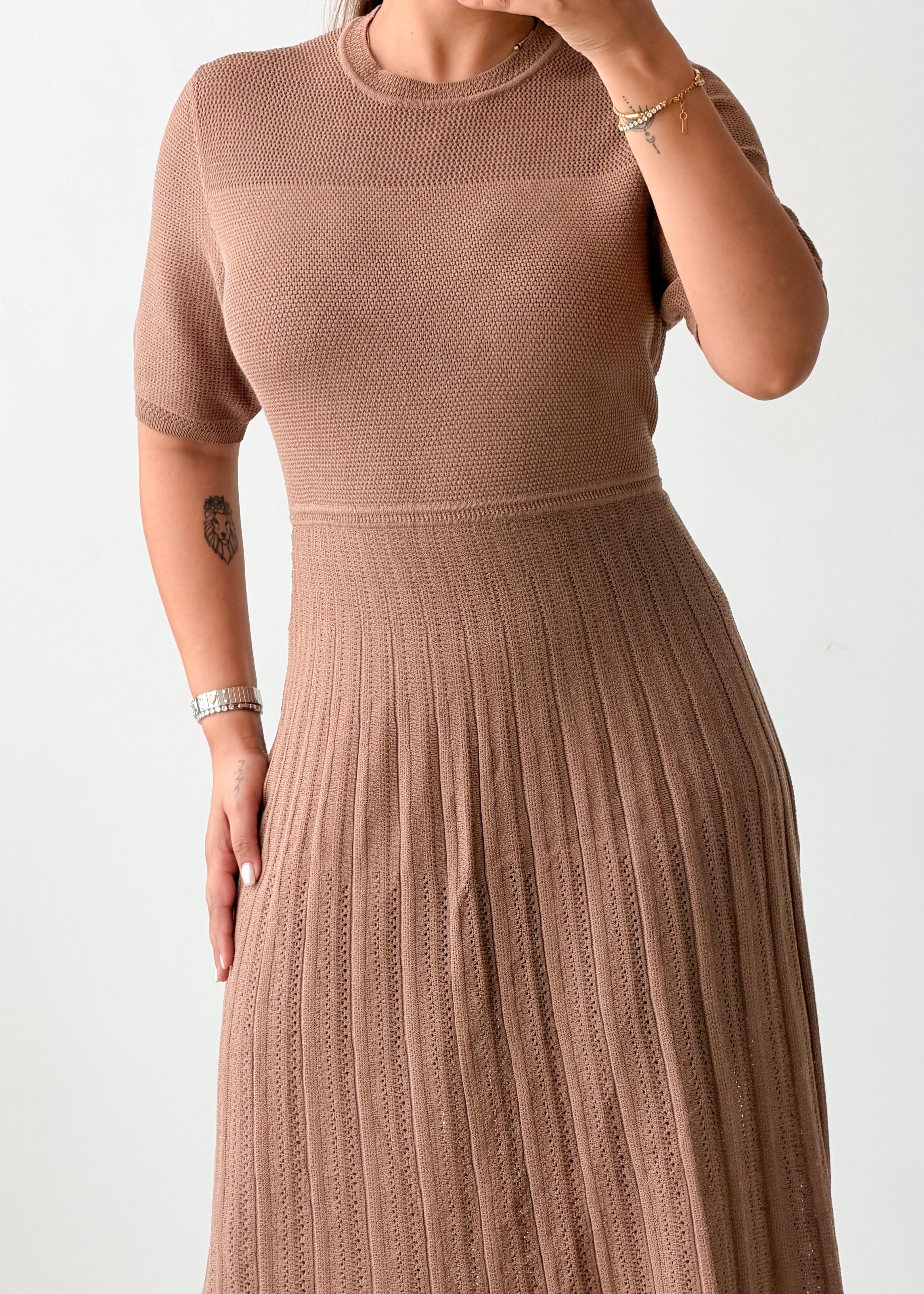 Size L-XL Beige Ribbed Pleated Midi Dress