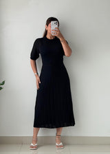 Size L-XL Black Pleated Midi Dress