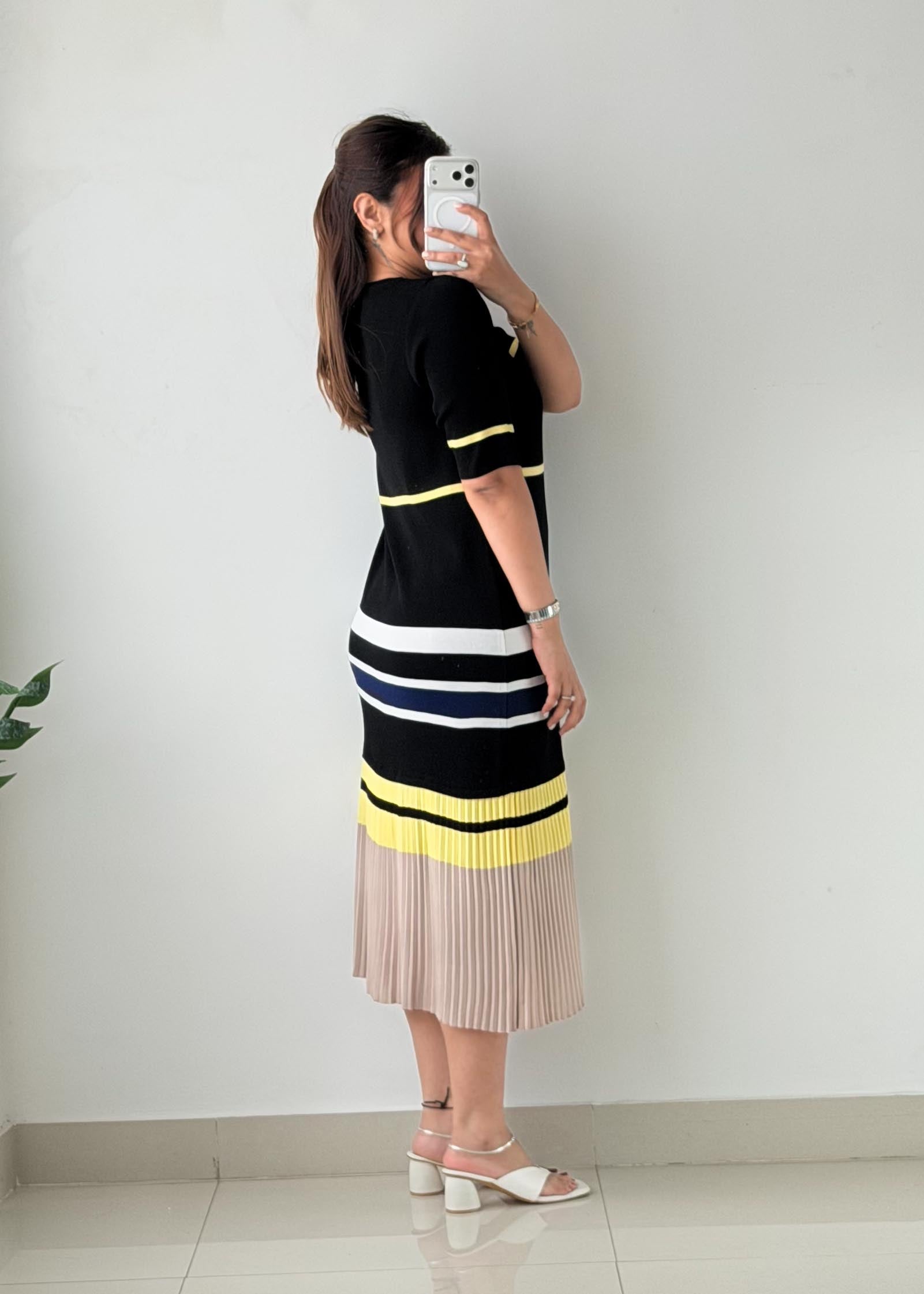 Size M-L Black Multicolor Striped Pleated Midi Dress