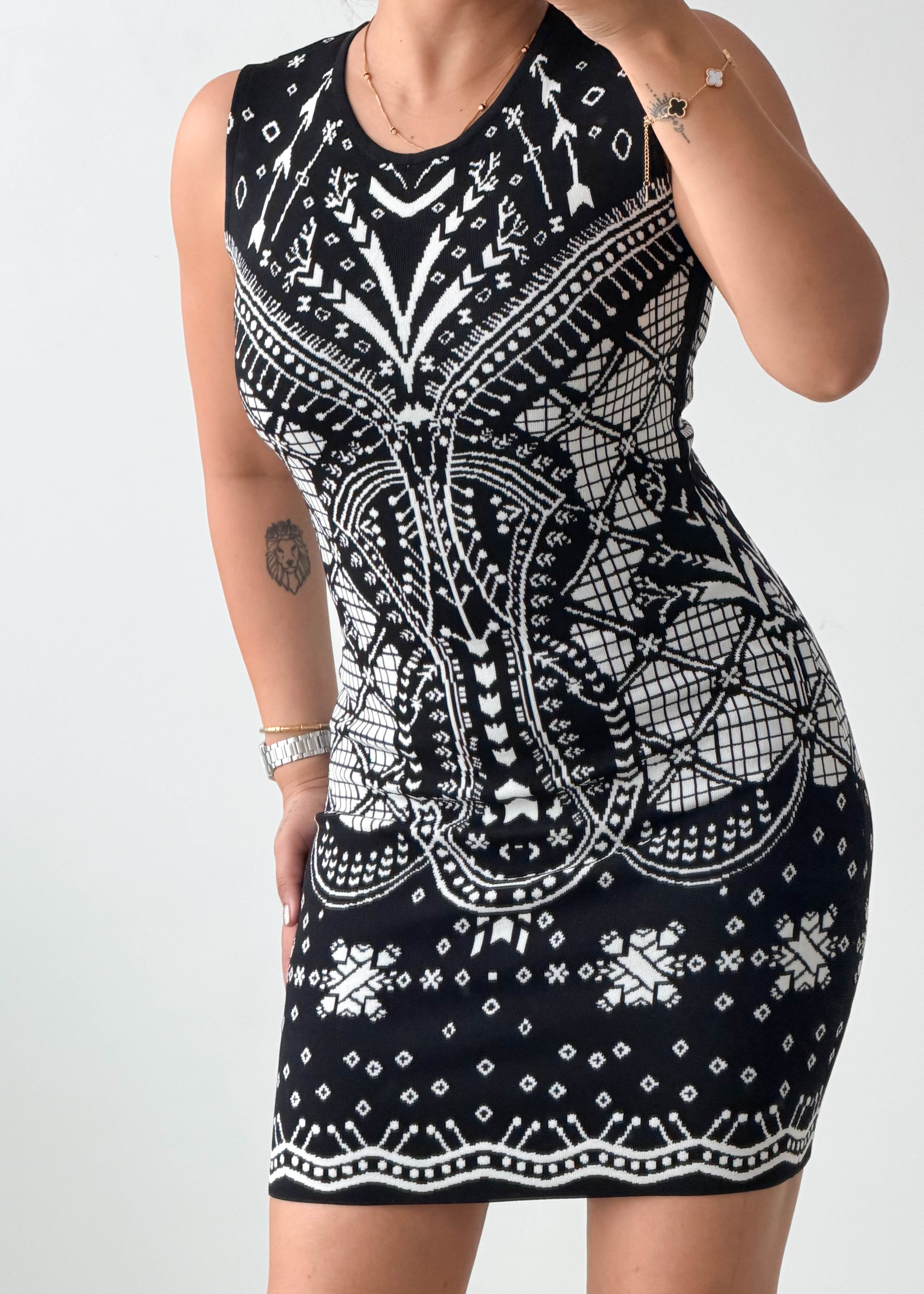 Size S-M Black Abstract Pattern Knit Mini Dress
