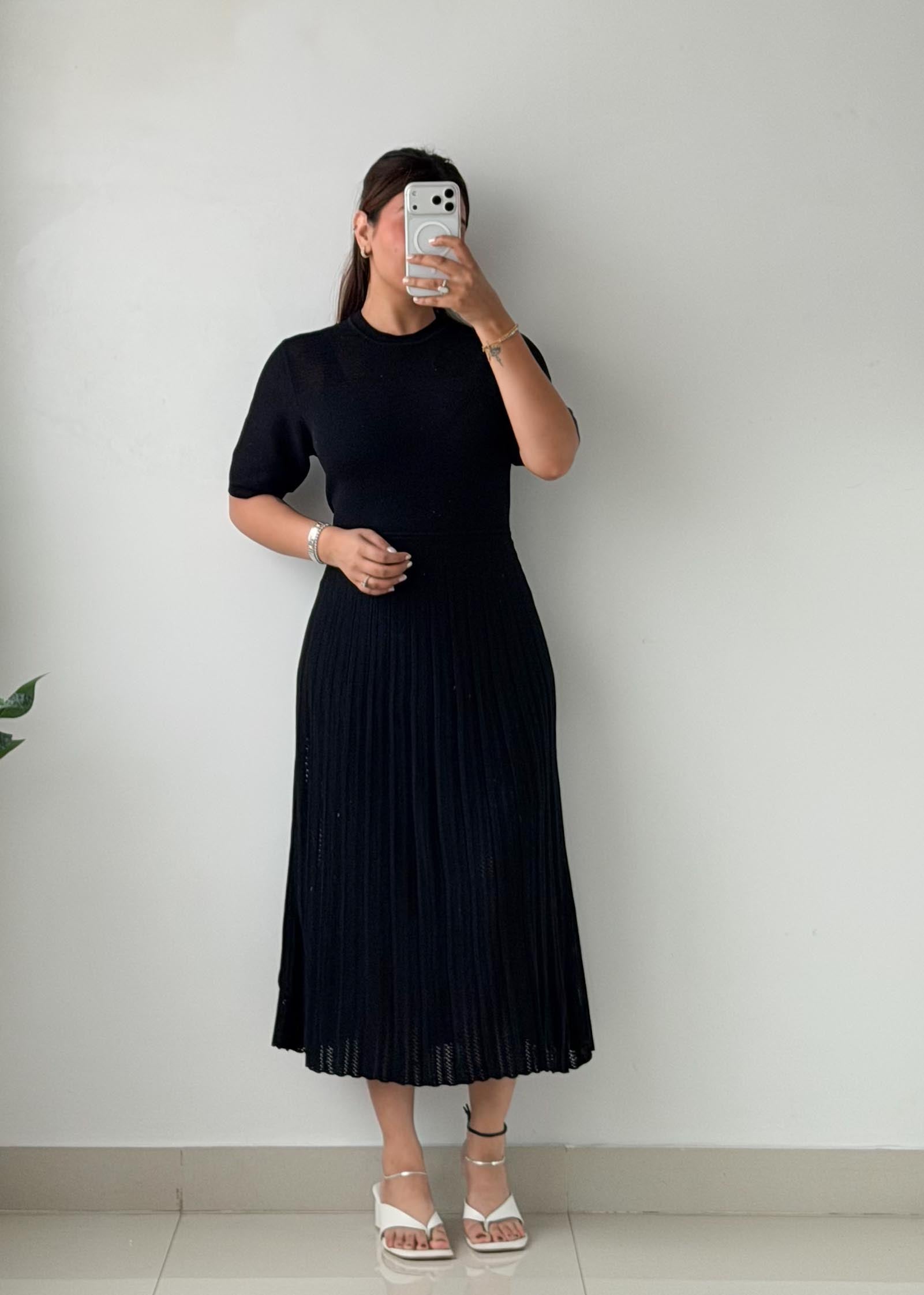 Size L-XL Black Pleated Midi Dress
