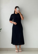 Size L-XL Black Pleated Midi Dress