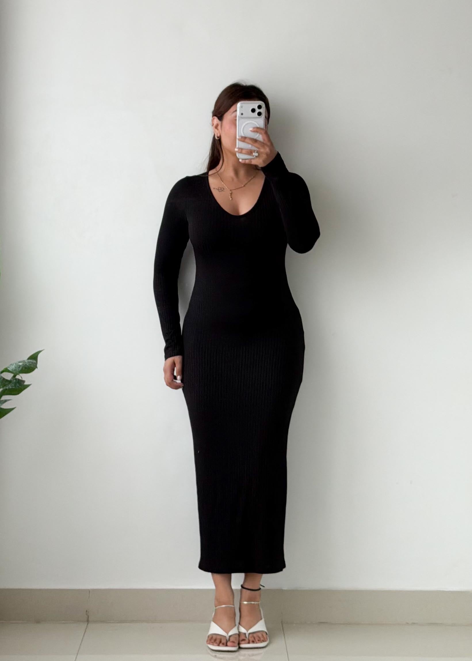 Size S-M Black Ribbed Knit Maxi Dress