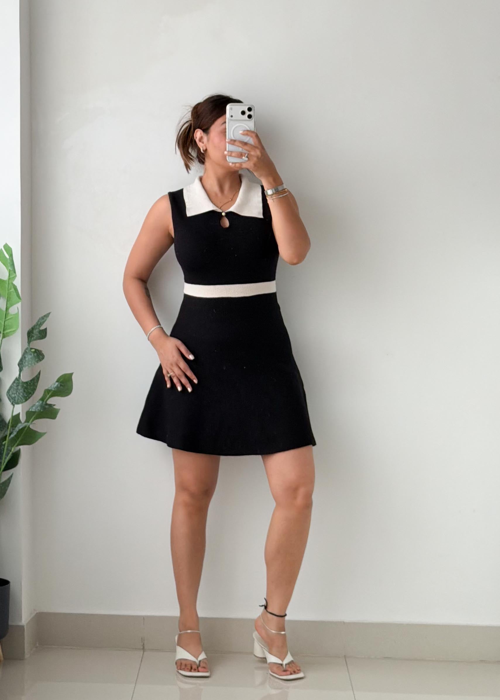 Size XS-S Black & White Collared Knit Mini Dress