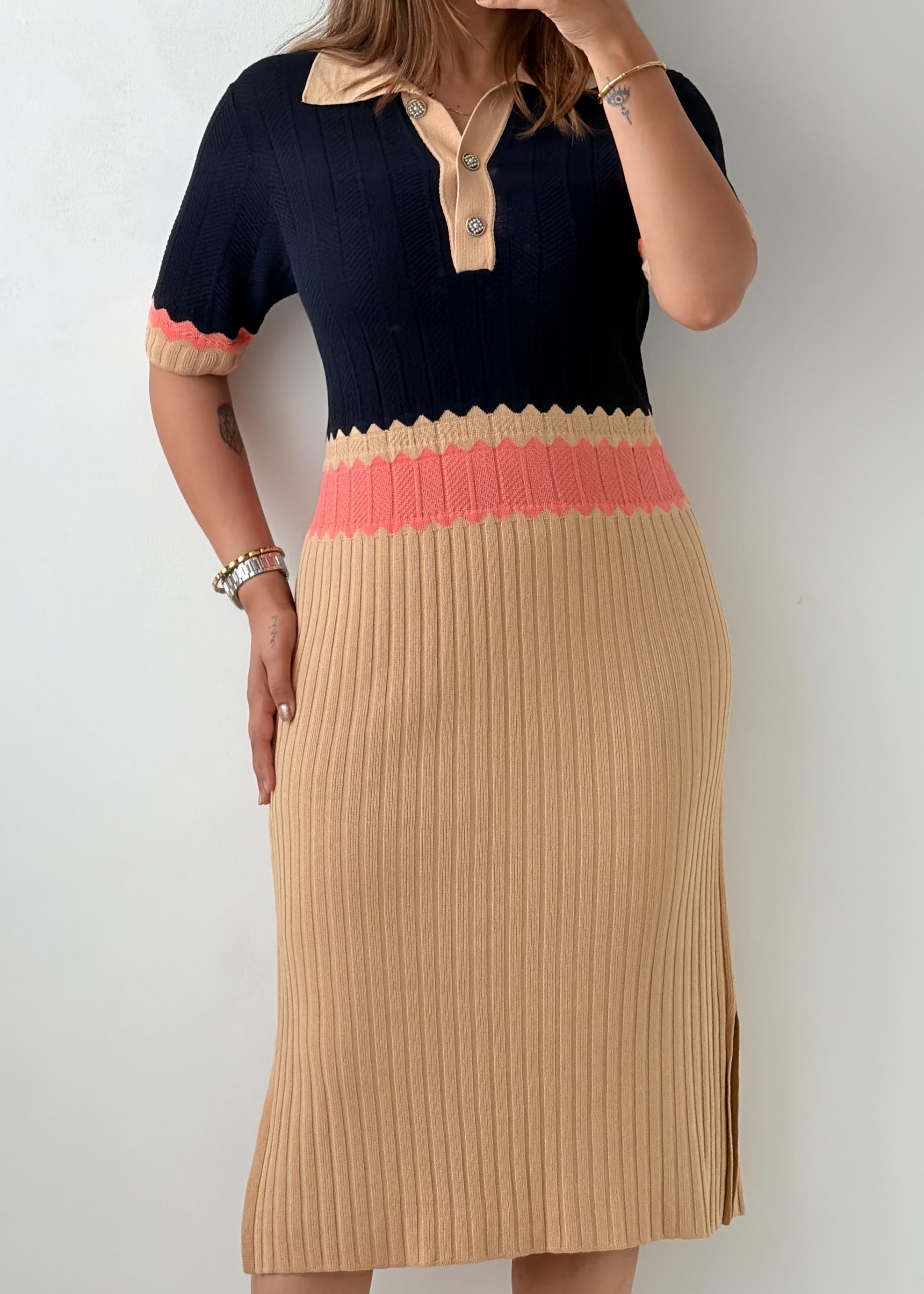 Size M-L Black Colorblock Ribbed Knit Midi Dress
