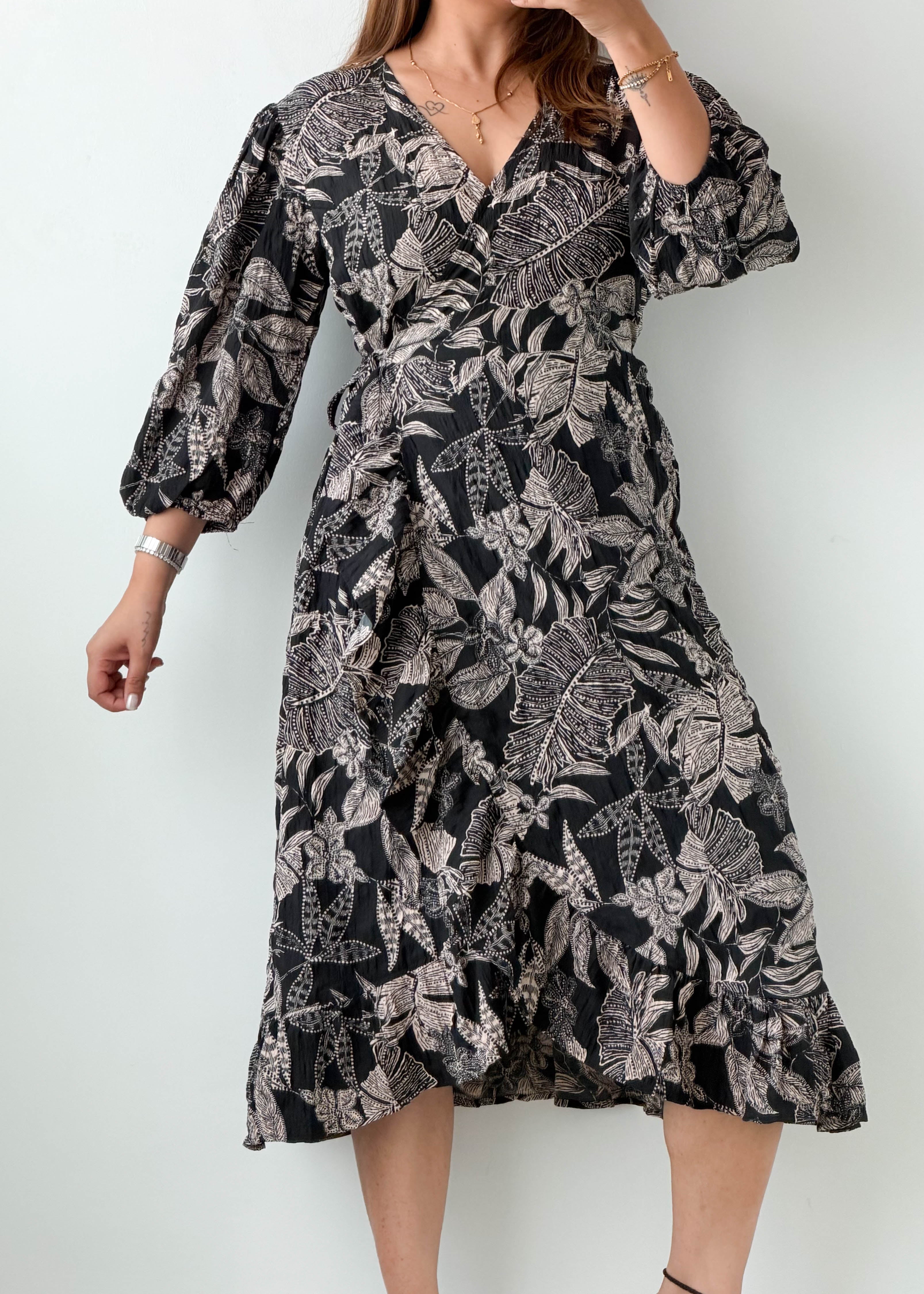 Size M-L Black Printed Midi Dress