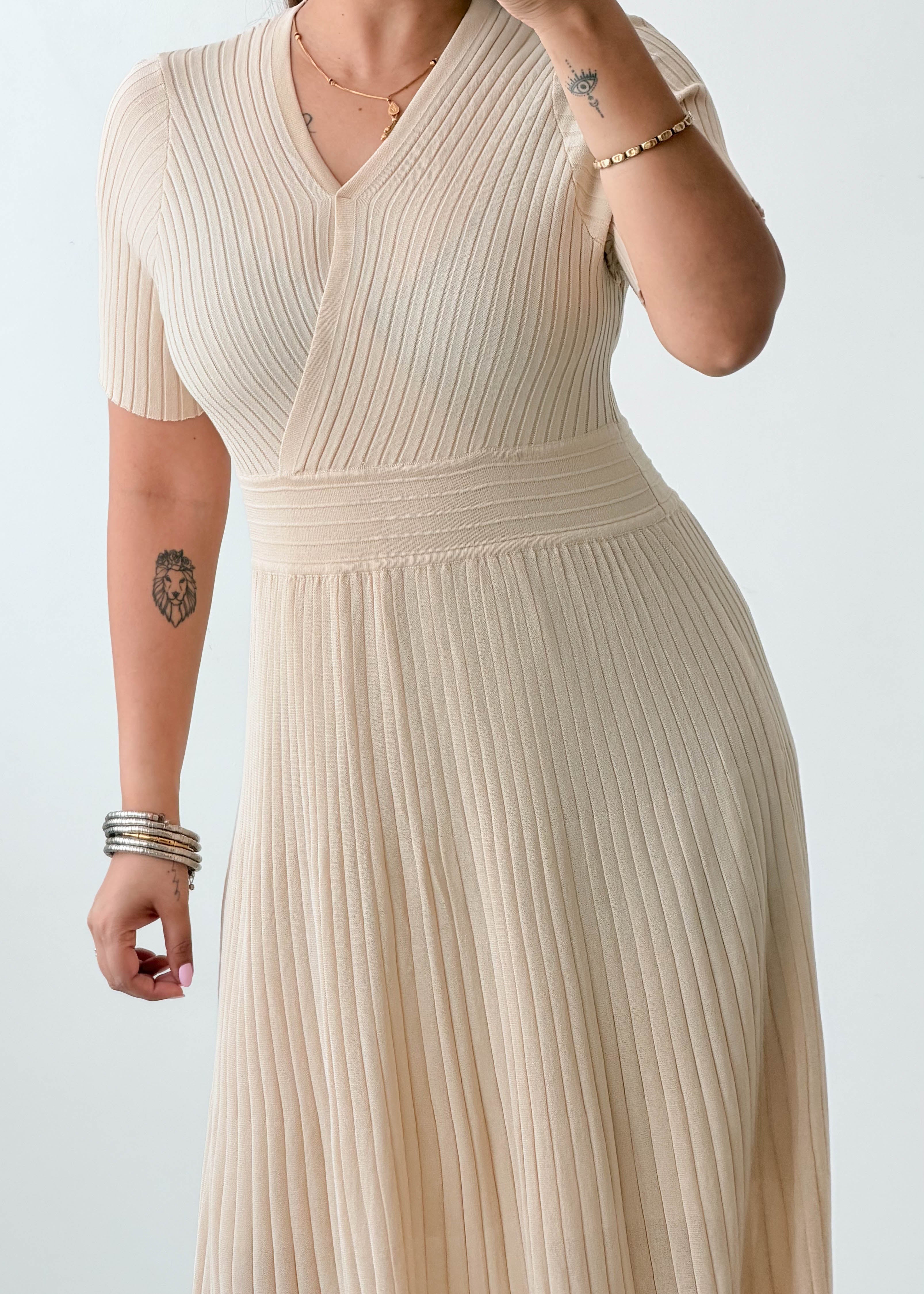Size S-M Beige Ribbed Pleated Midi Dress
