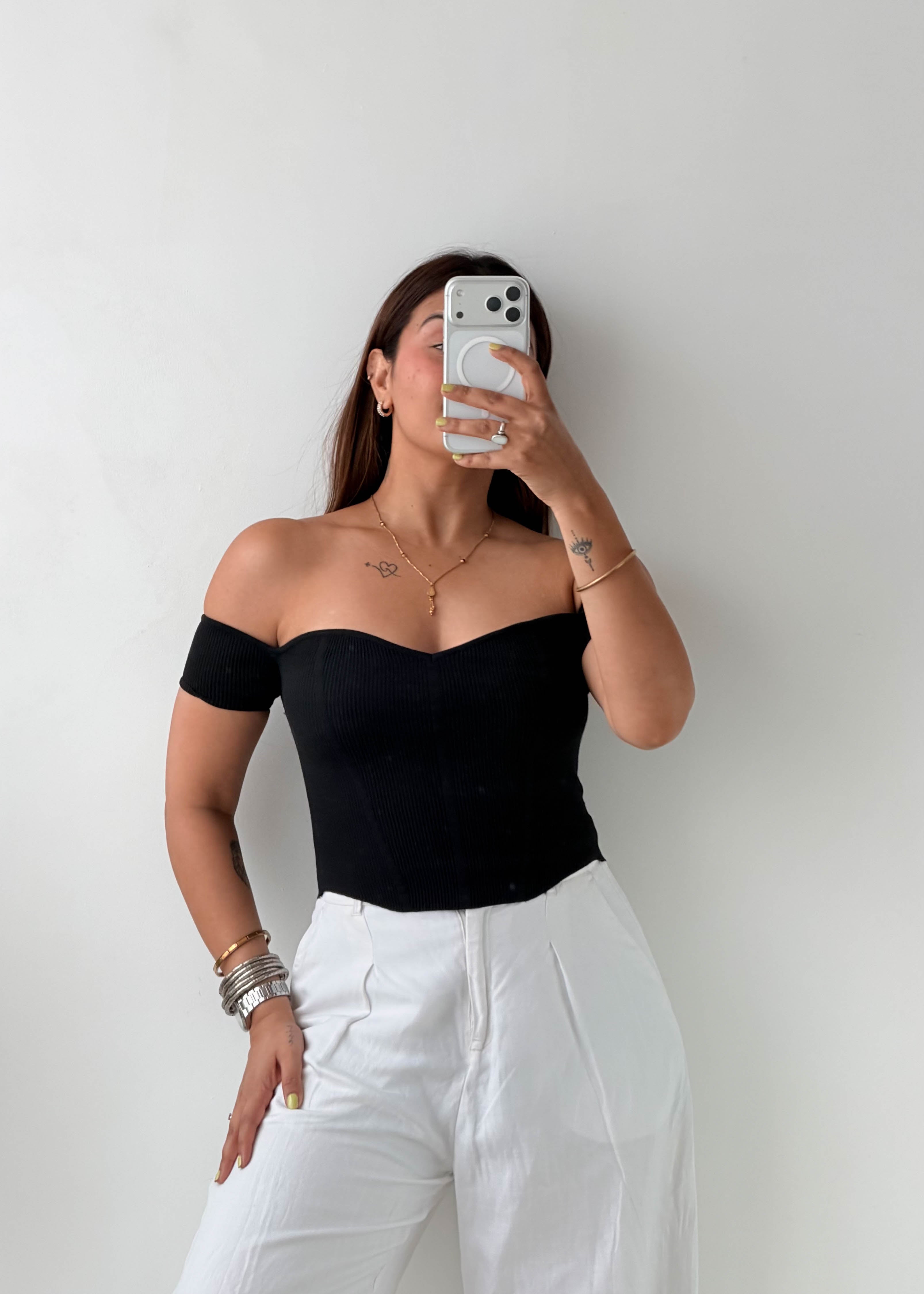 Size XS-S Black Off-Shoulder Knit Top