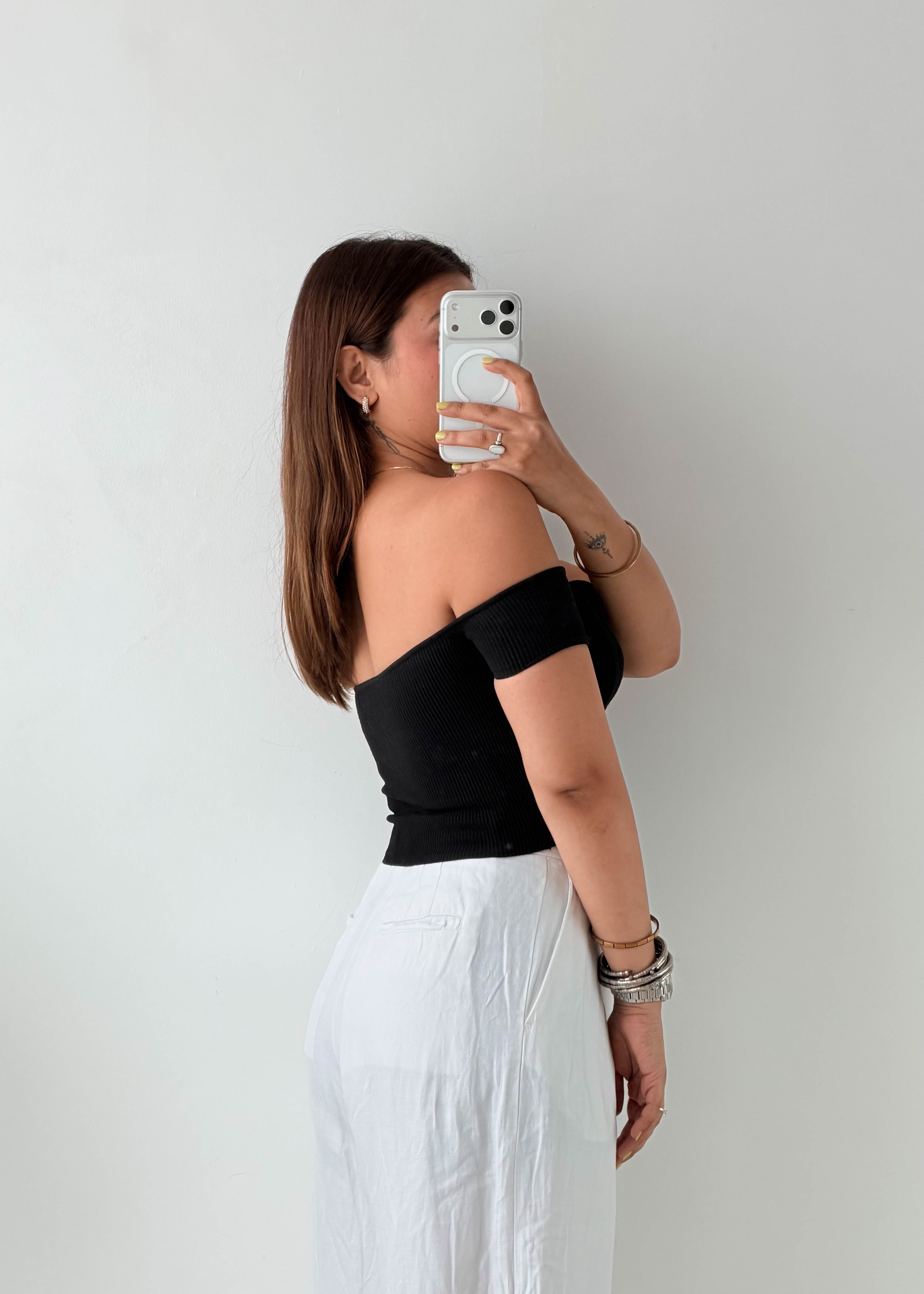Size XS-S Black Off-Shoulder Knit Top