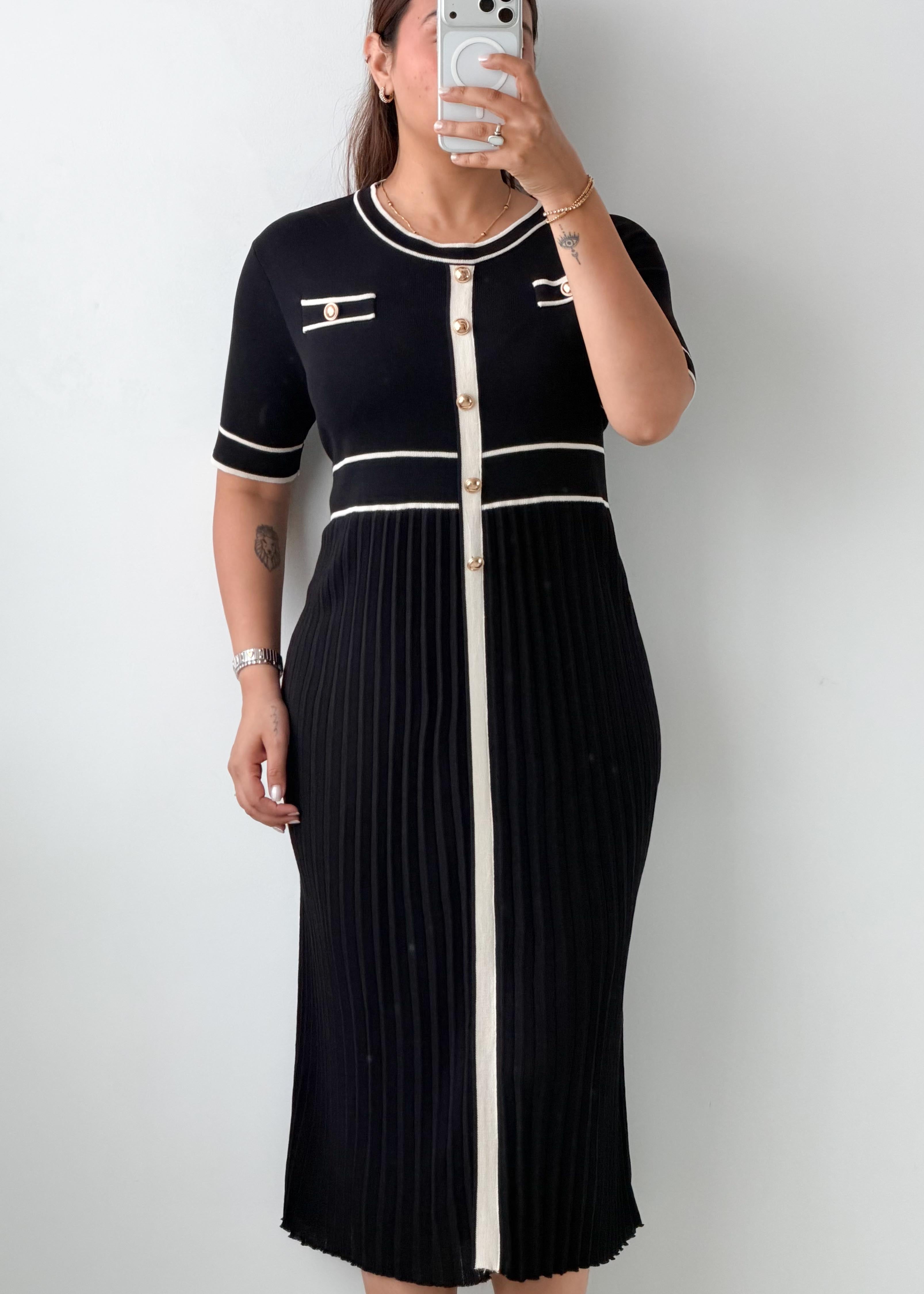 Size XL-2XL Black Contrast Pleated Midi Dress