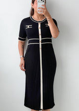 Size XL-2XL Black Contrast Pleated Midi Dress