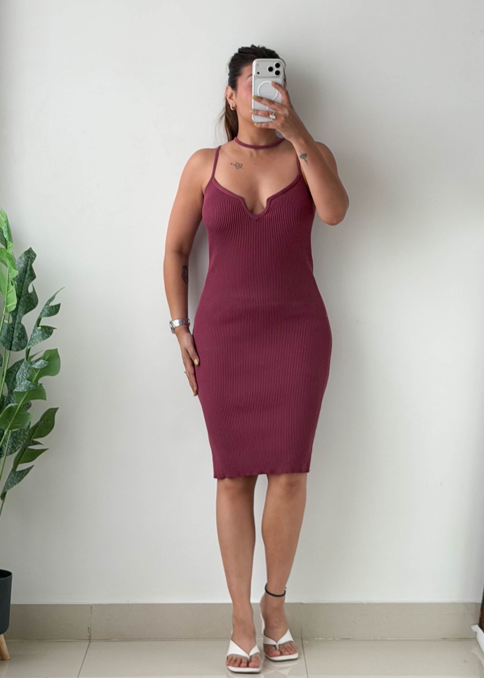 Size M-L Burgundy Ribbed Choker Bodycon Midi Dress