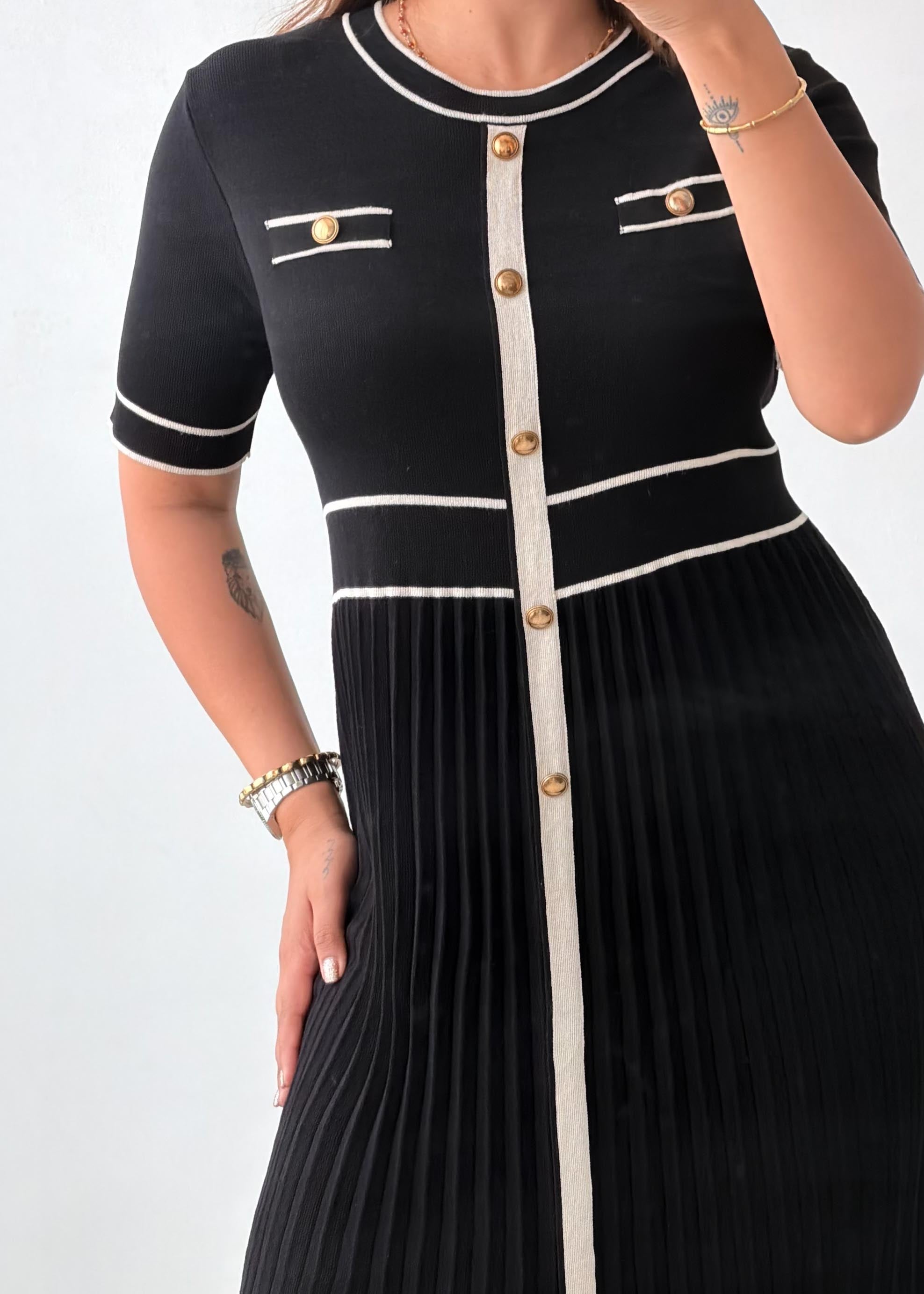 Size M-L Black Contrast Trim Pleated Knit Maxi Dress