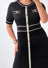 Size M-L Black Contrast Trim Pleated Knit Maxi Dress