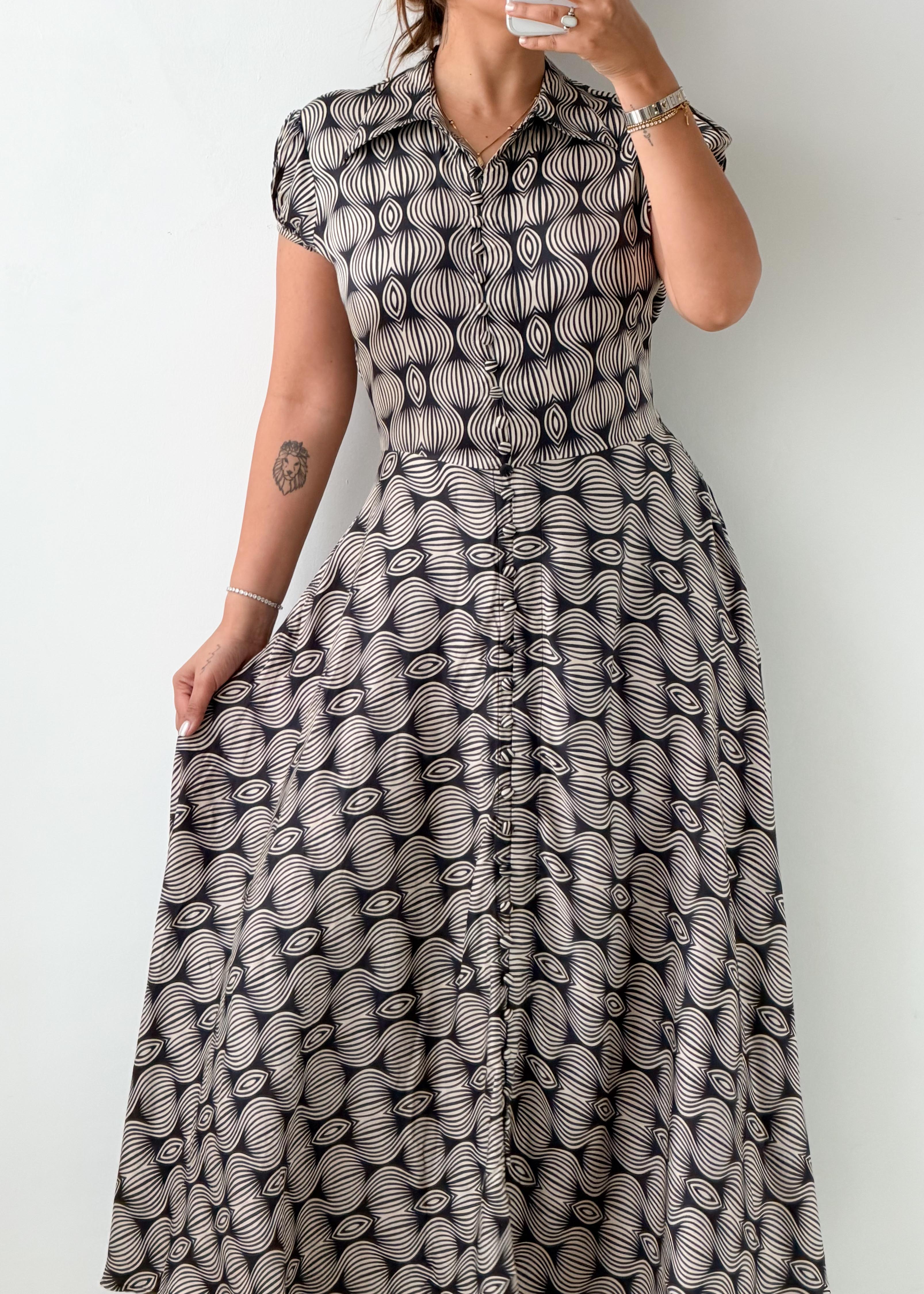 Size M Black & White Abstract Print Maxi Dress