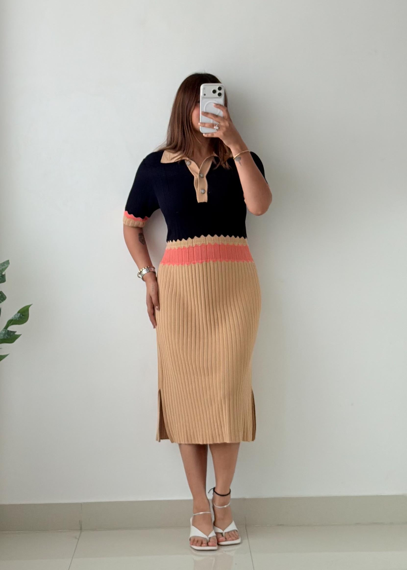 Size M-L Black Colorblock Ribbed Knit Midi Dress
