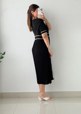 Size XL-2XL Black Contrast Pleated Midi Dress