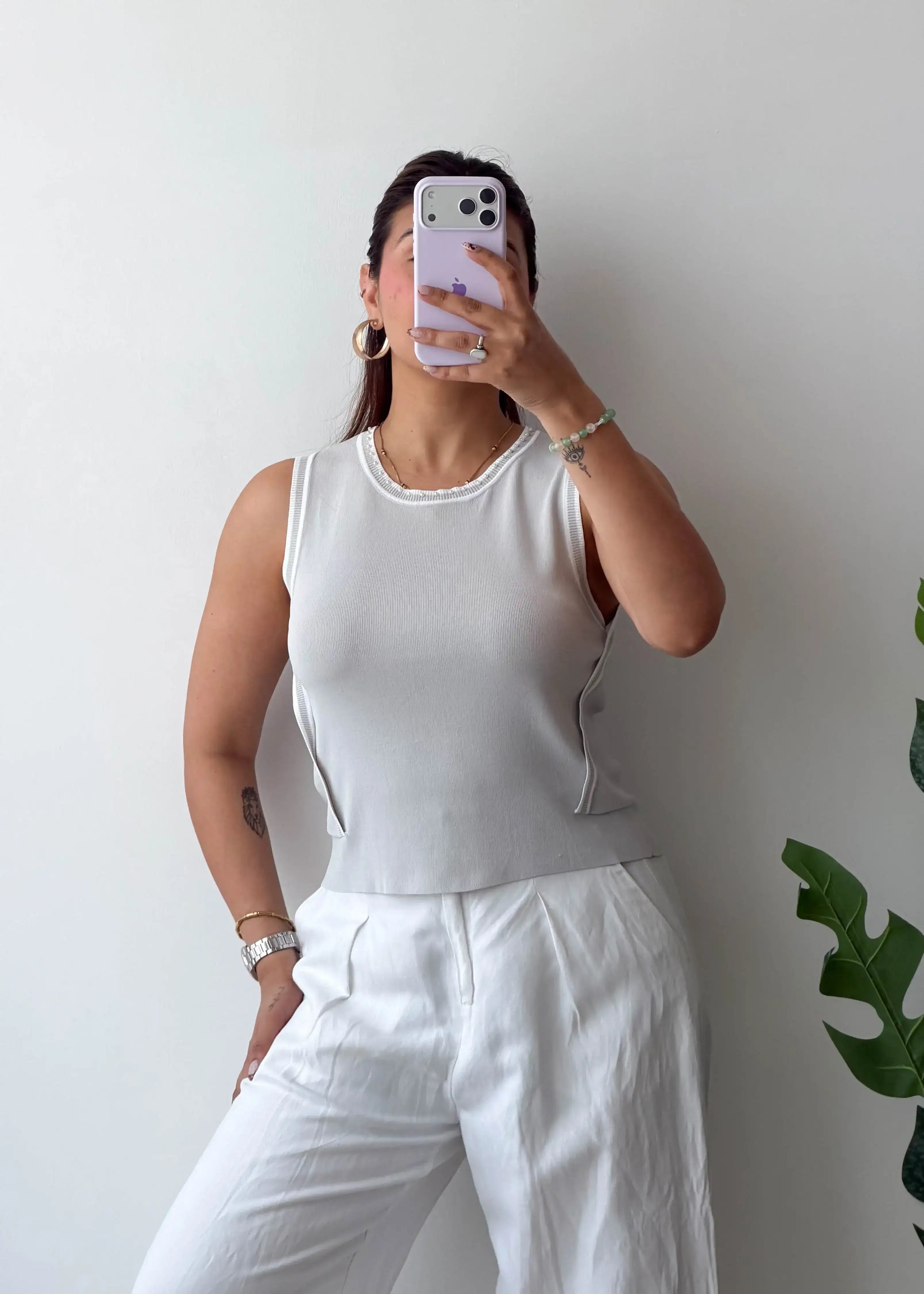Size M-L, White Sleeveless Tank Top
