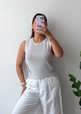 Size M-L, White Sleeveless Tank Top