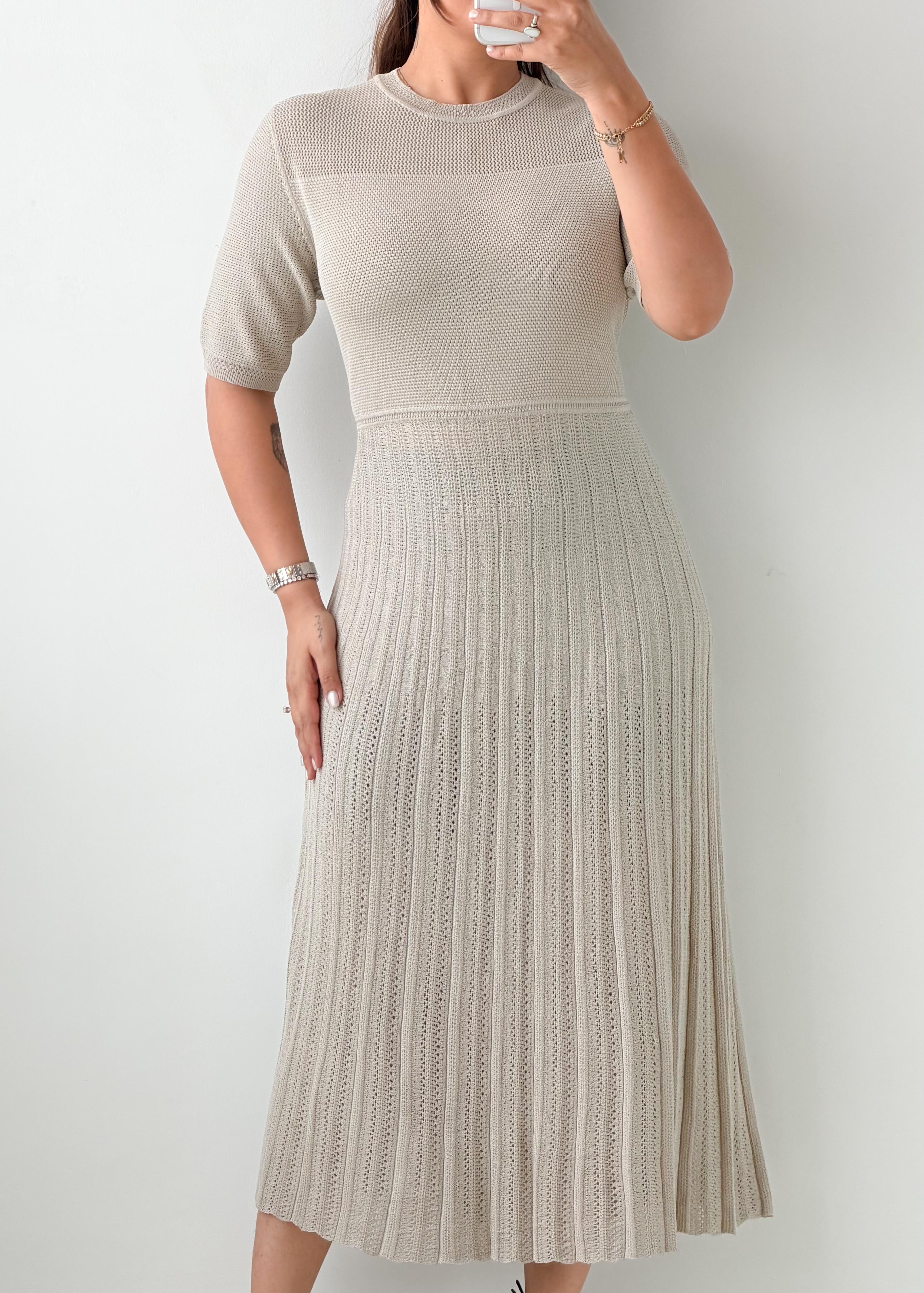 Size L-XL Ivory Ribbed Pleated Midi Dress