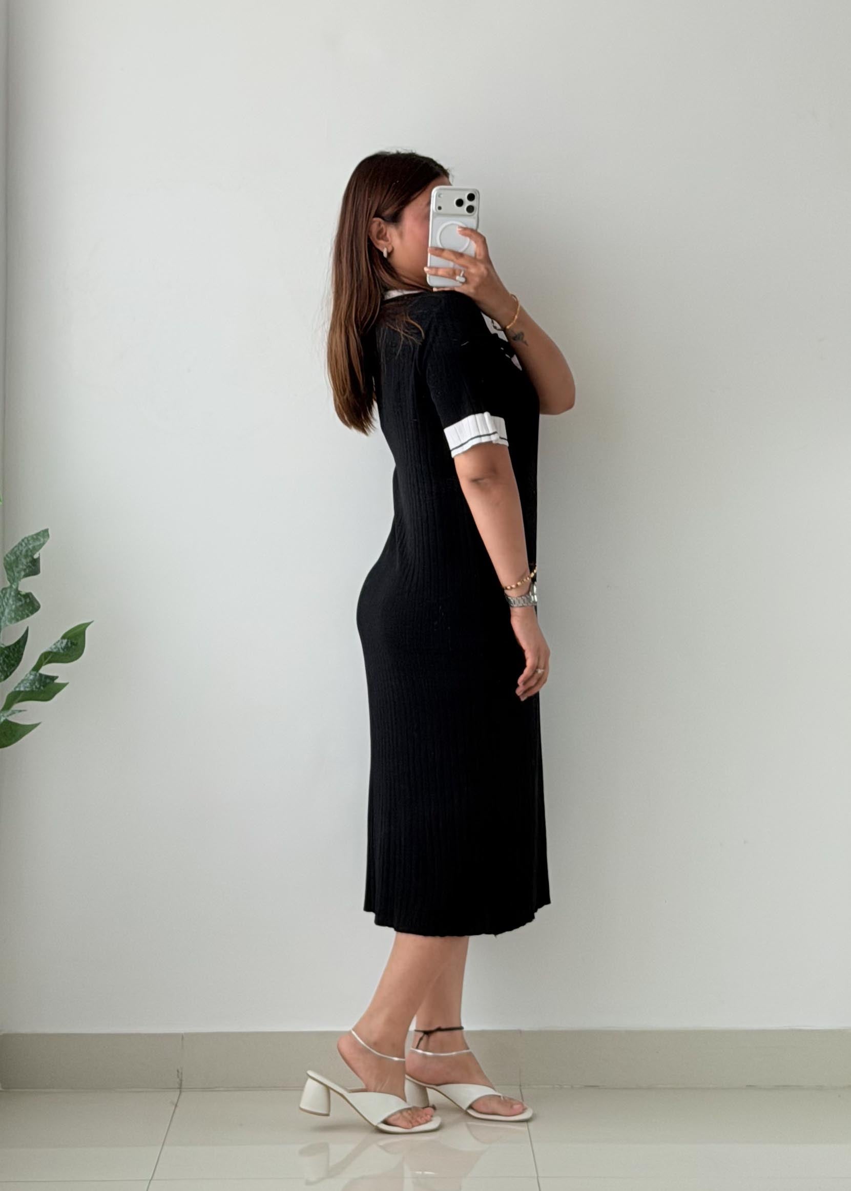 Size M-L Black Contrast Collar Ribbed Knit Midi Dress