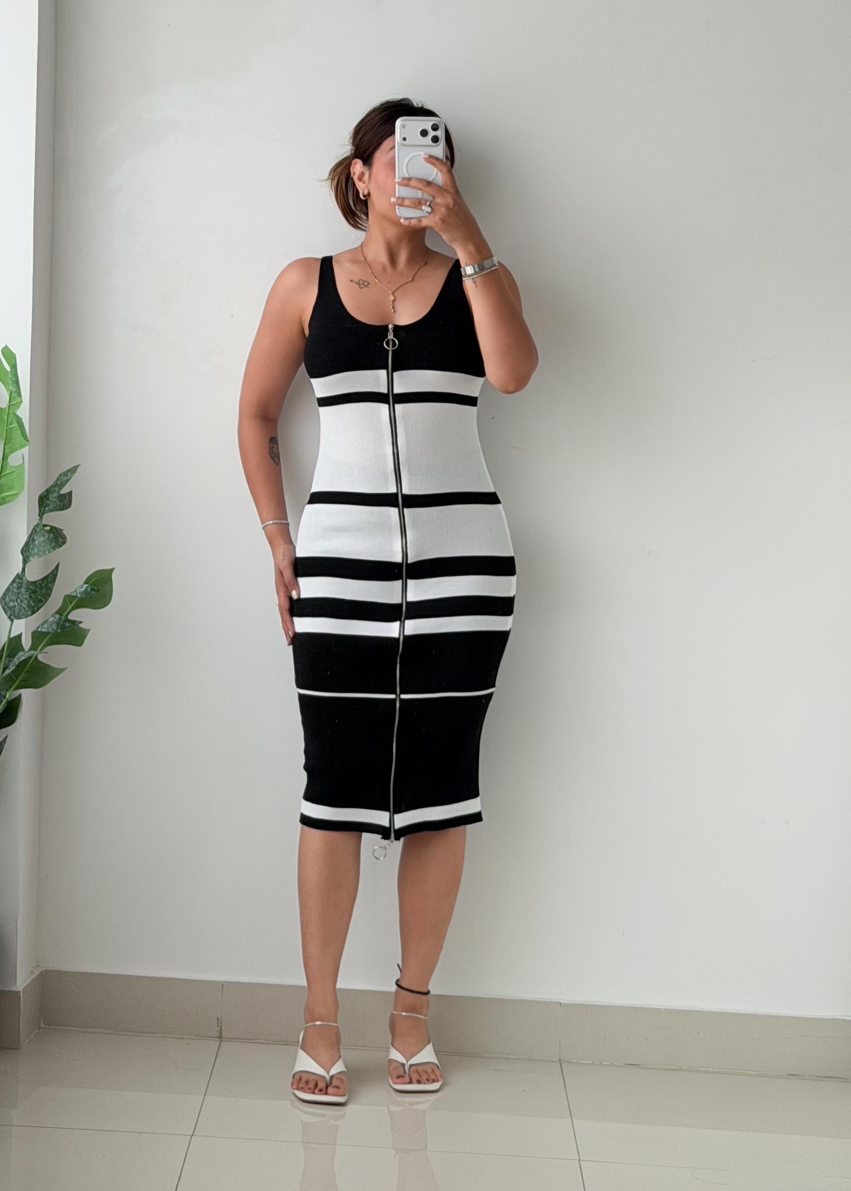 Size M-L Black & White Striped Ribbed Midi Dress