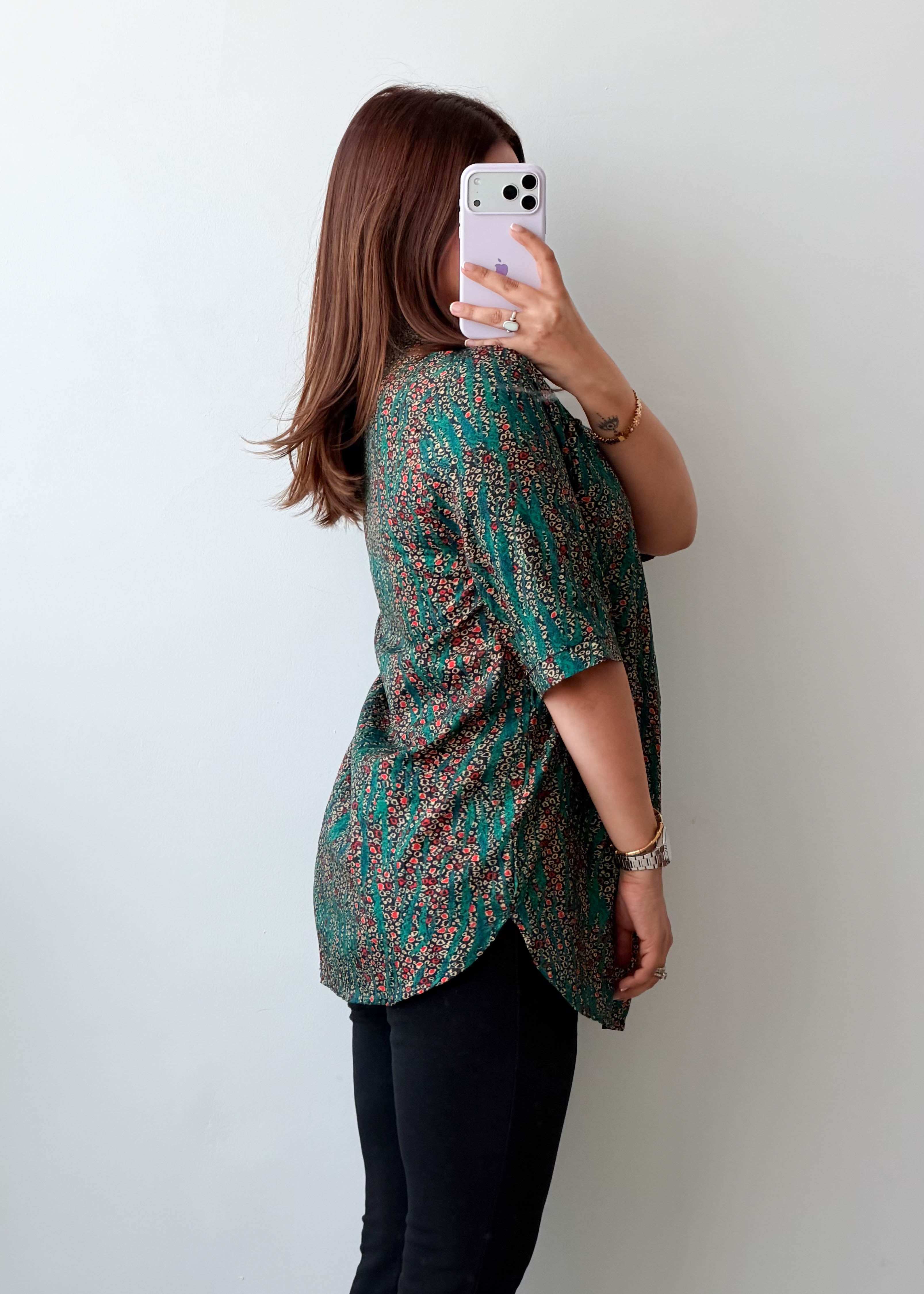 Size S-M Green Printed V-Neck Top