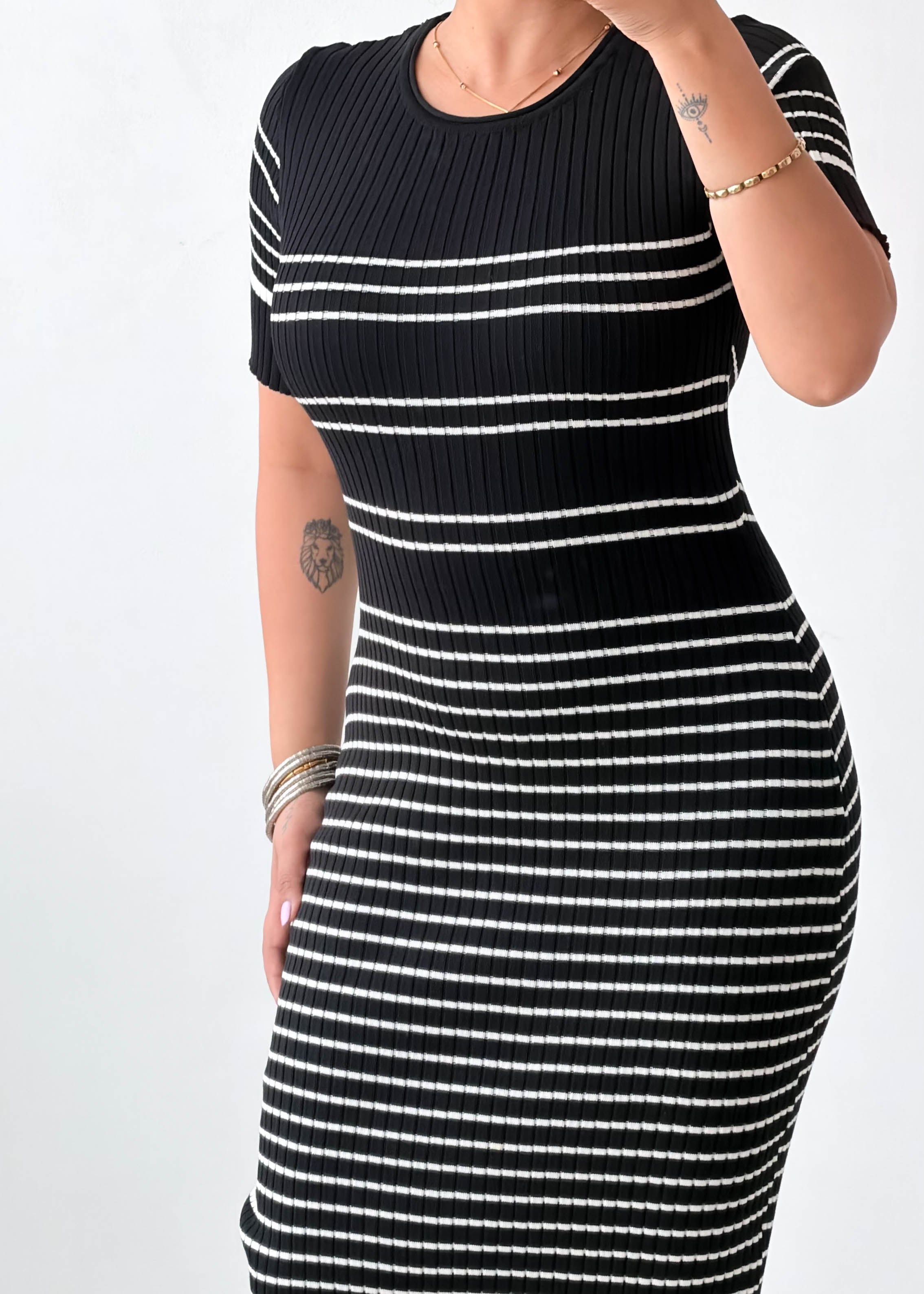 Size M-L Black Striped Ribbed Midi Dress