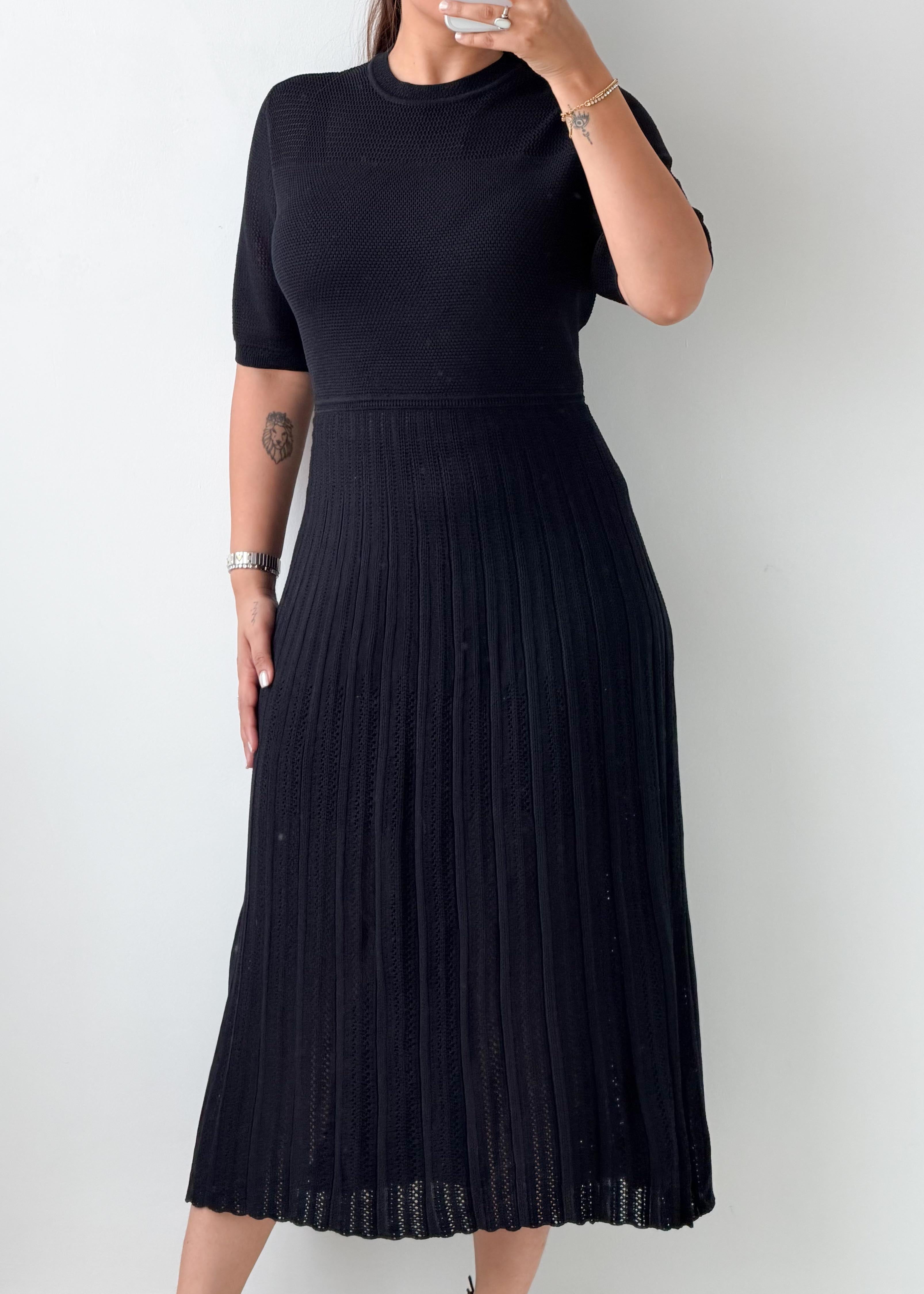 Size L-XL Black Pleated Midi Dress