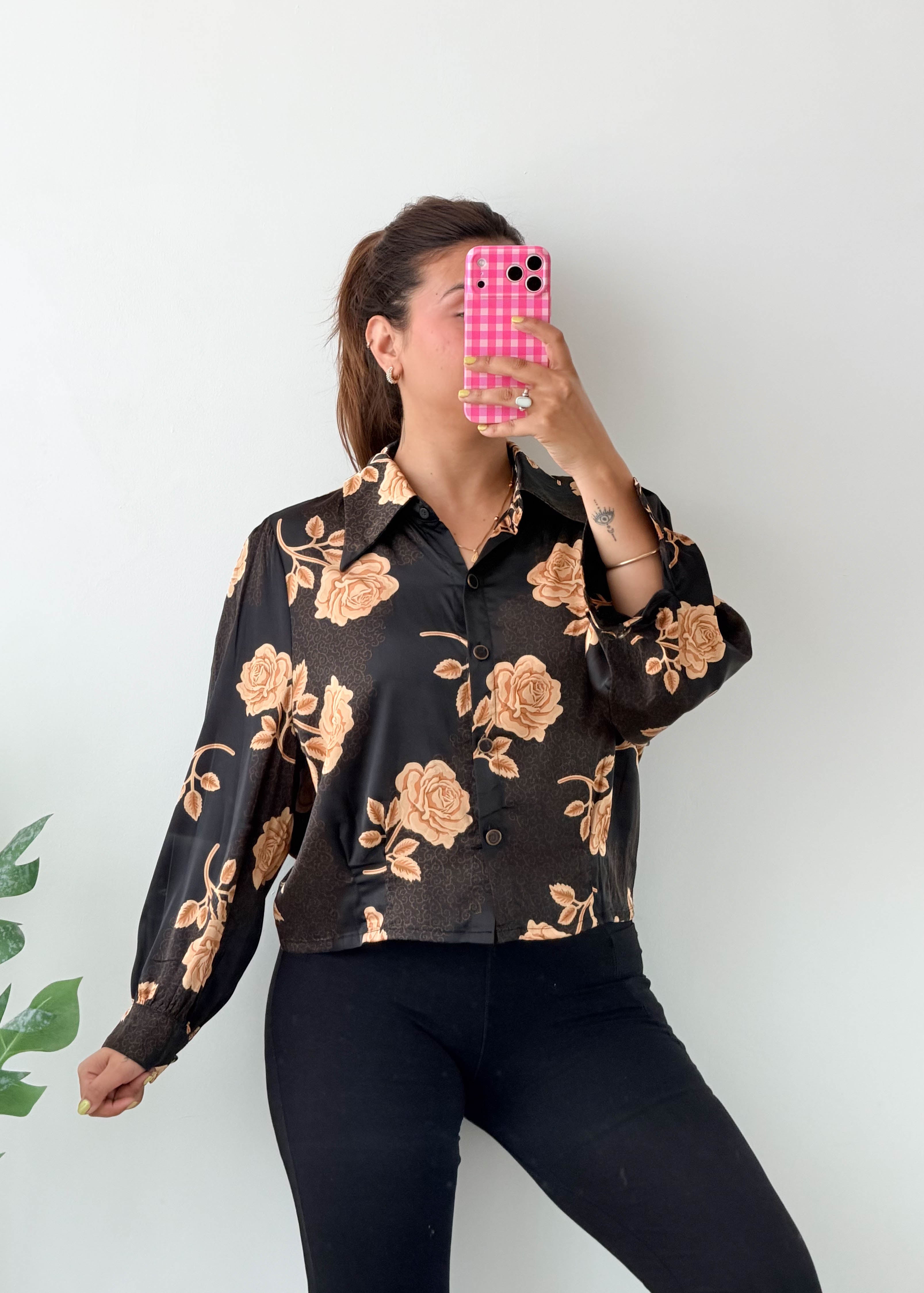 Size M-L Black Rose Print Shirt