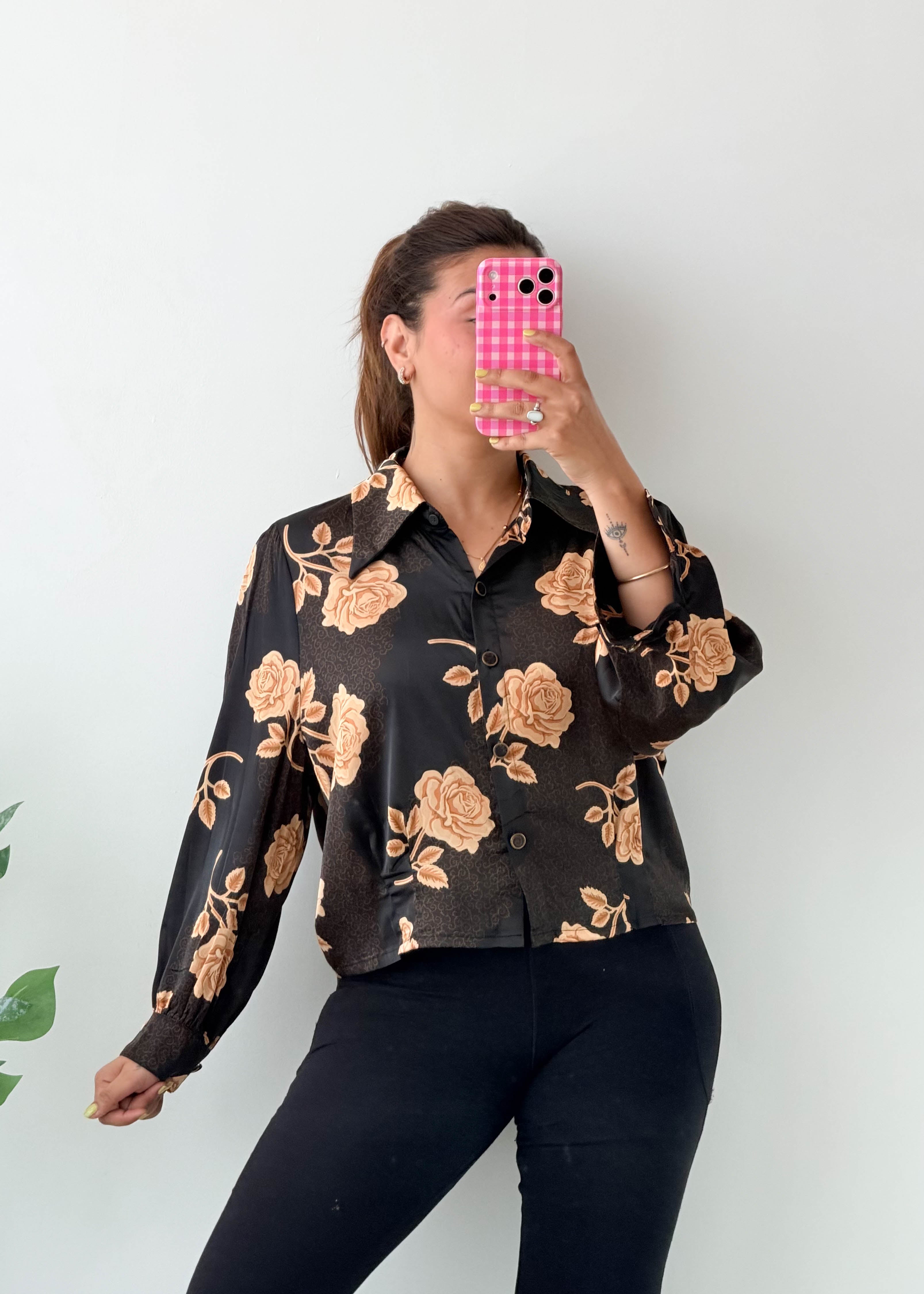 Size M-L Black Rose Print Shirt