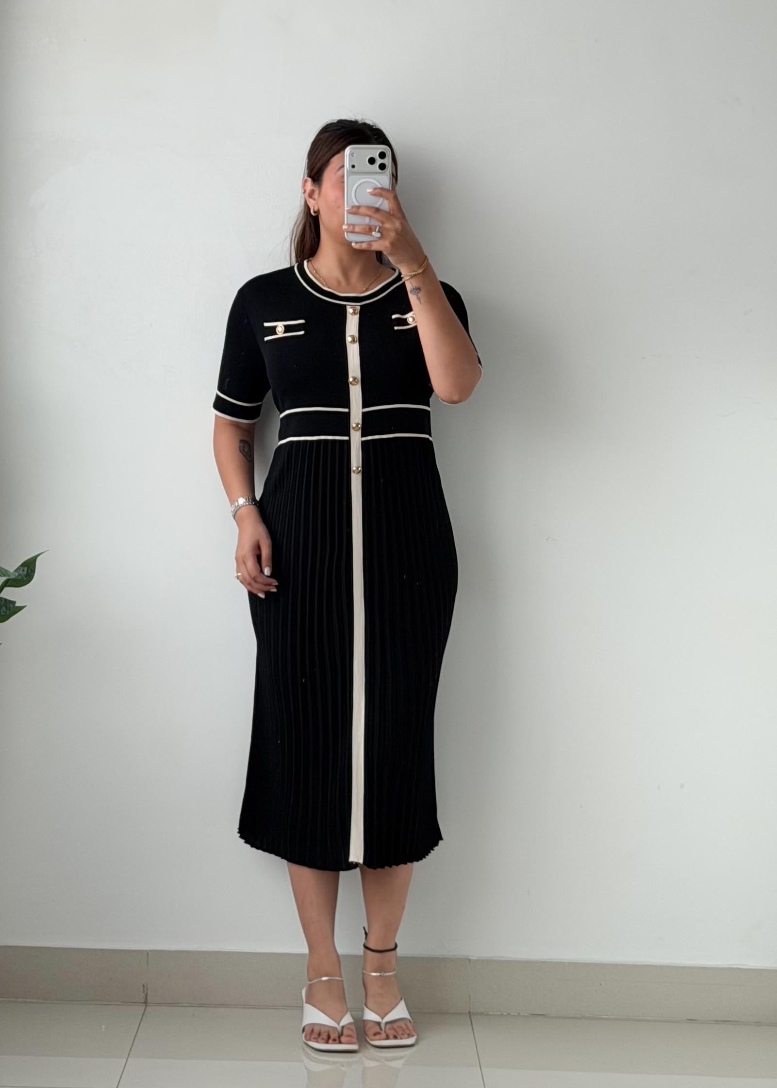 Size XL-2XL Black Contrast Pleated Midi Dress