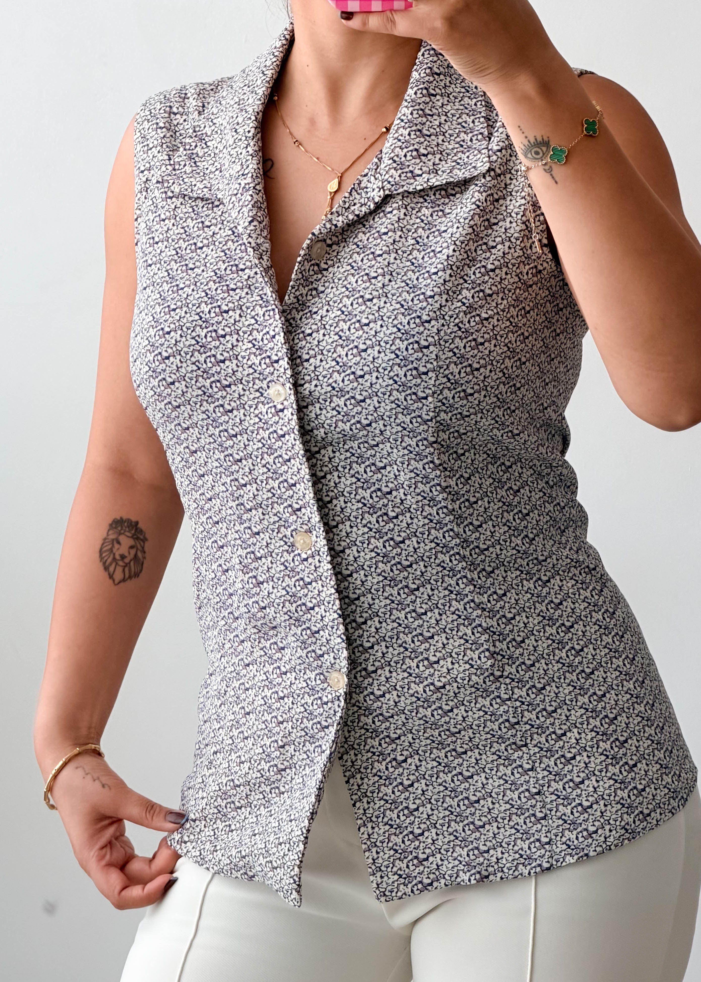 Size XS-S Grey Textured Sleeveless Shirt